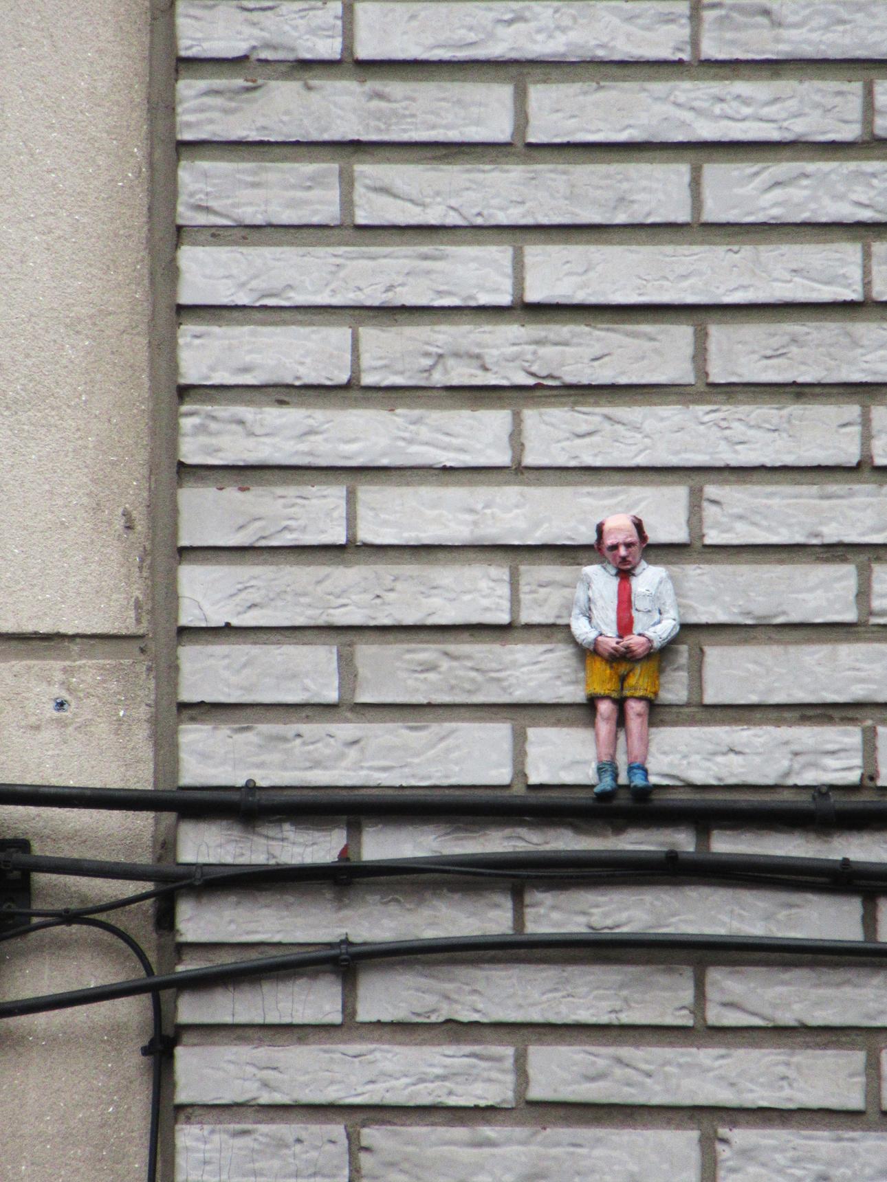 Isaac Cordal—Installations for 50 years De Sleep