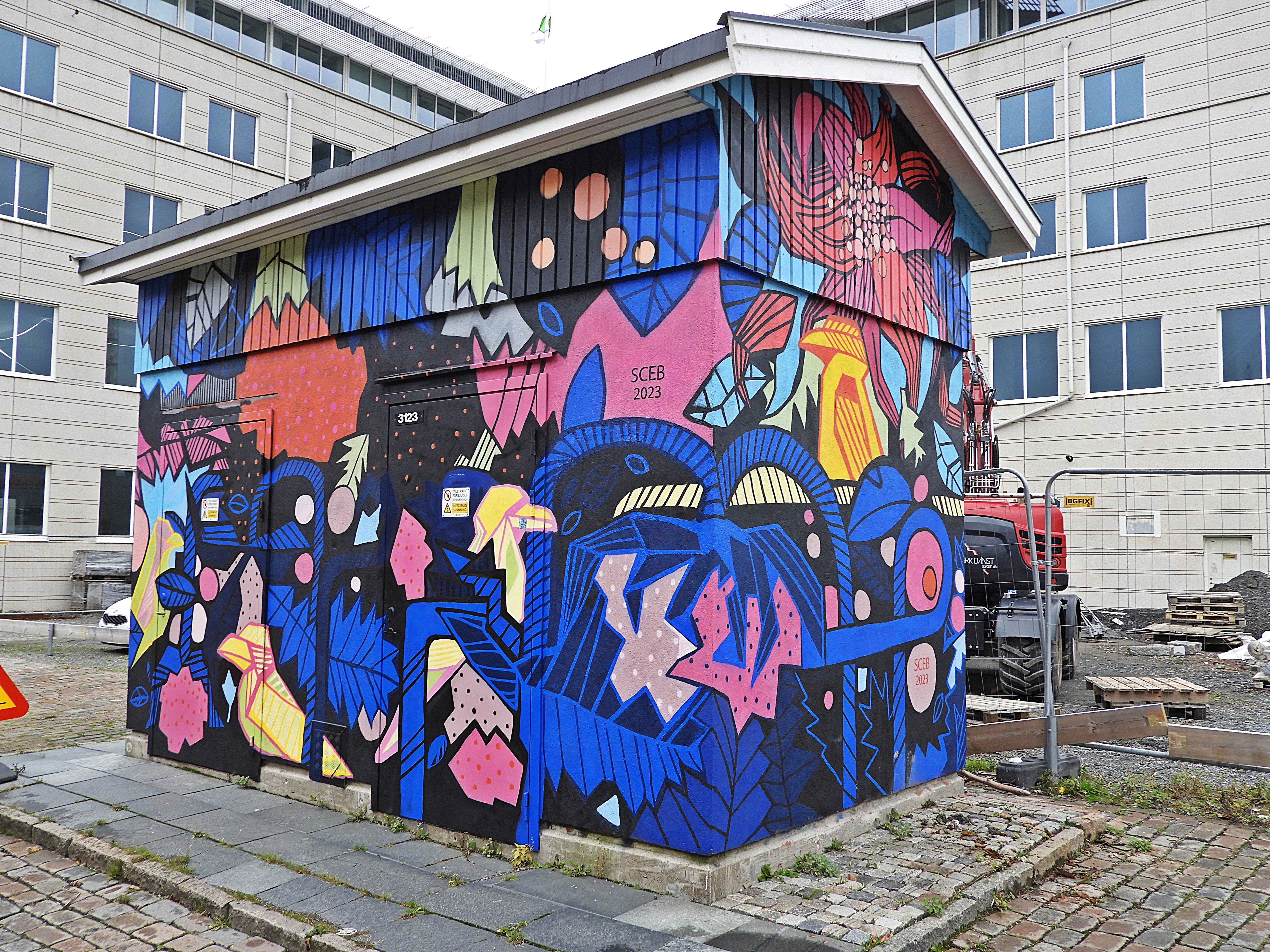 SWEDEN: Streetart Gothenburg - Kyrkbyn - Sunnerviksgatan 38 - Artscape GBG  400 - SCEB & Jättesten Skola Pupils