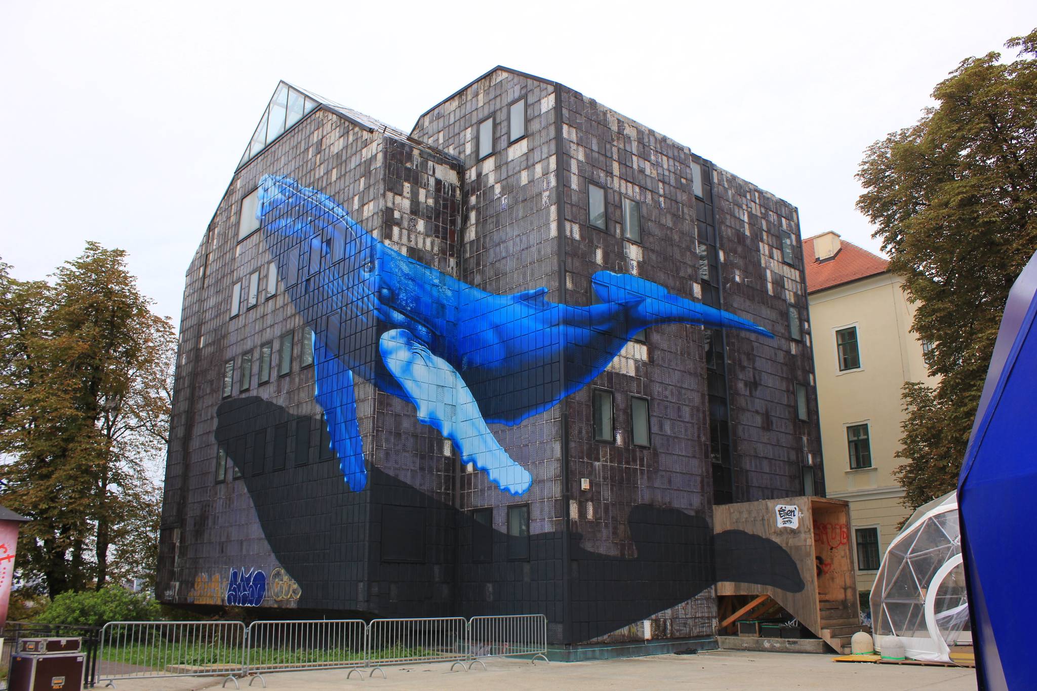 Étien'&mdash;Blue Whale