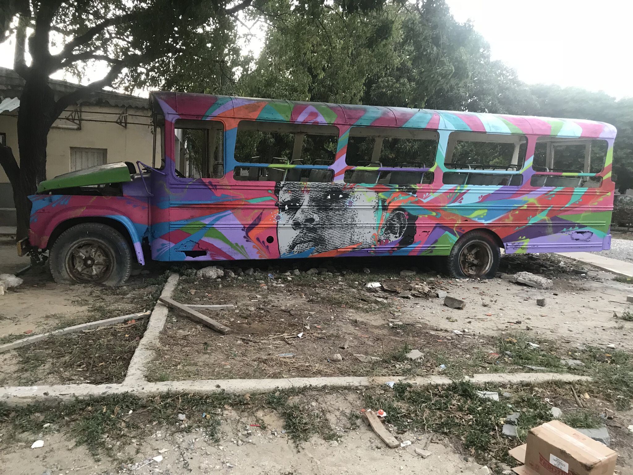 Stinkfish, Empty Boy&mdash;Ciclón Callejero Inem’s bus