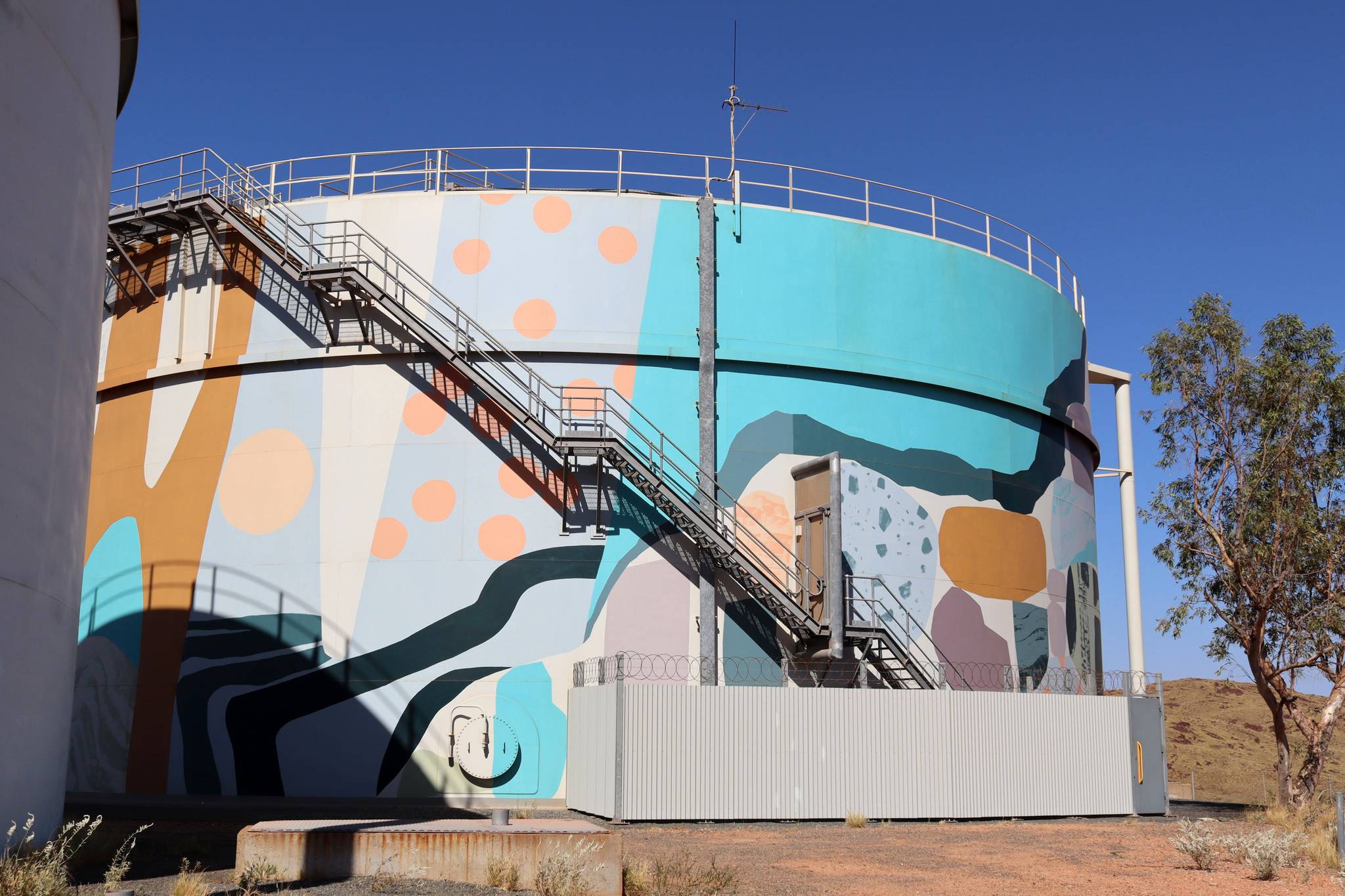 Chris Nixon, Luke O'Donohoe, Andrew Frazer&mdash;Karratha Water Tank Mural