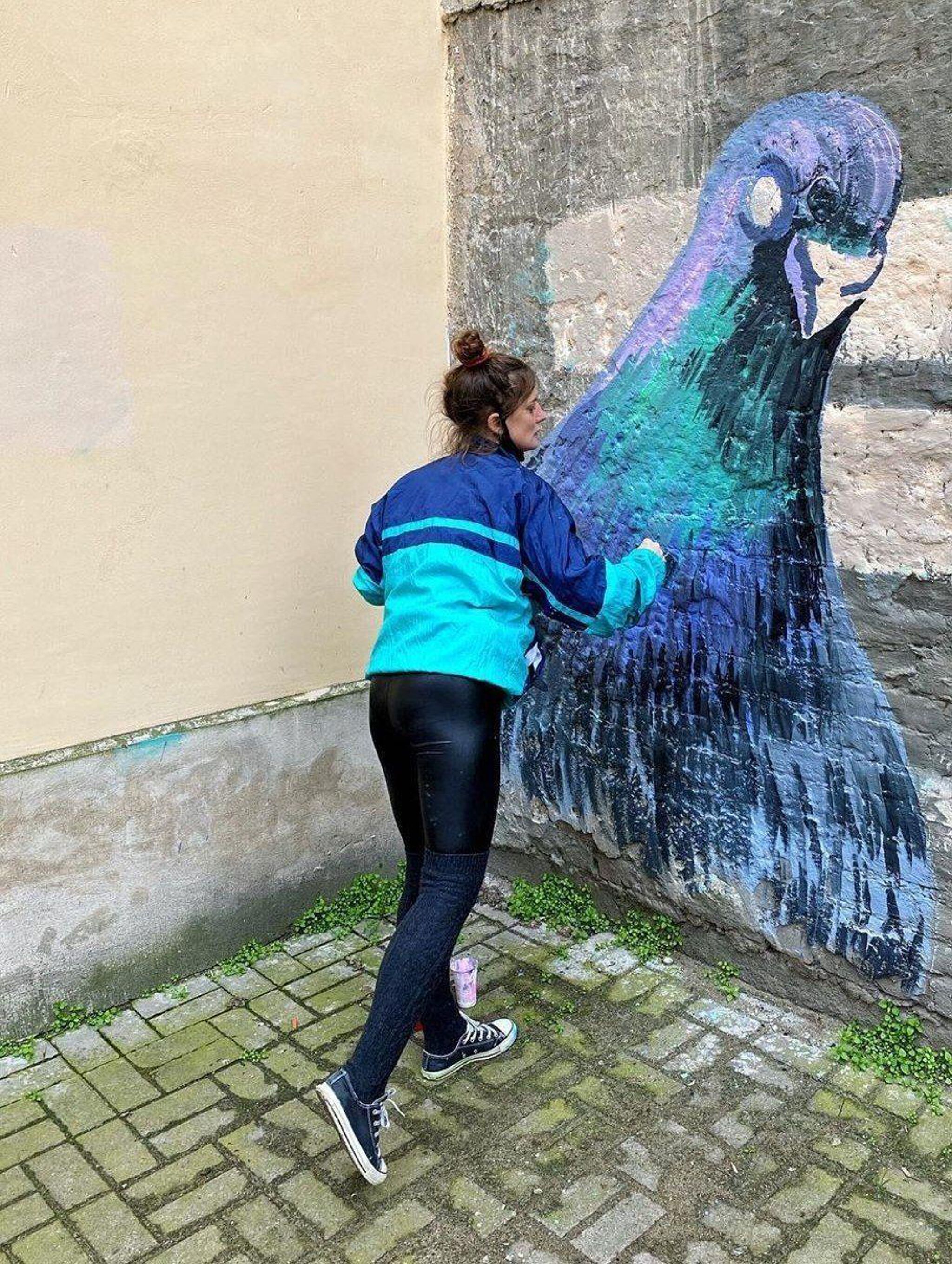 Anna Bronza&mdash;Saint Petersburg`s Pigeon