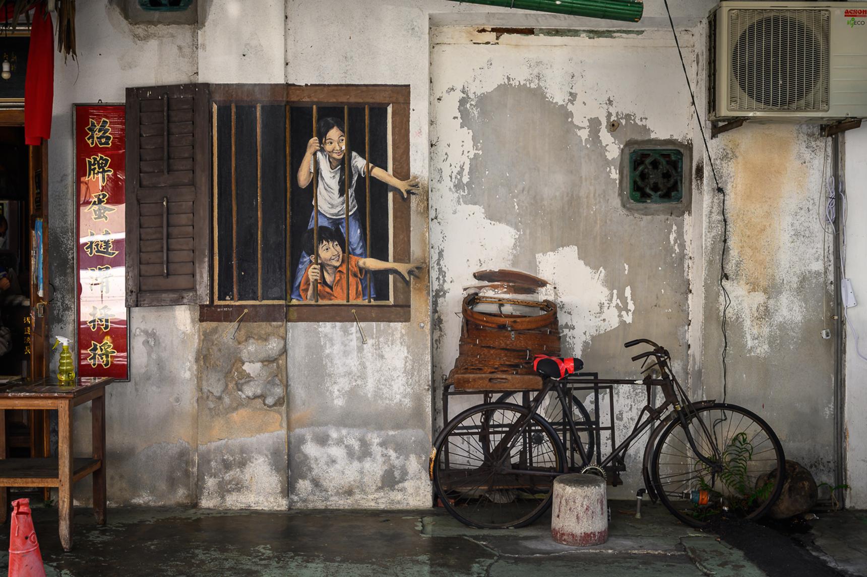 Ernest Zacharevic—Children behind window bar