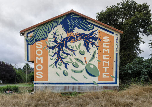 "SOMOS SEMENTE", New wall by RESKATE for DESORDES CREATIVAS 2020, in Ordes (Galicia-Spain)