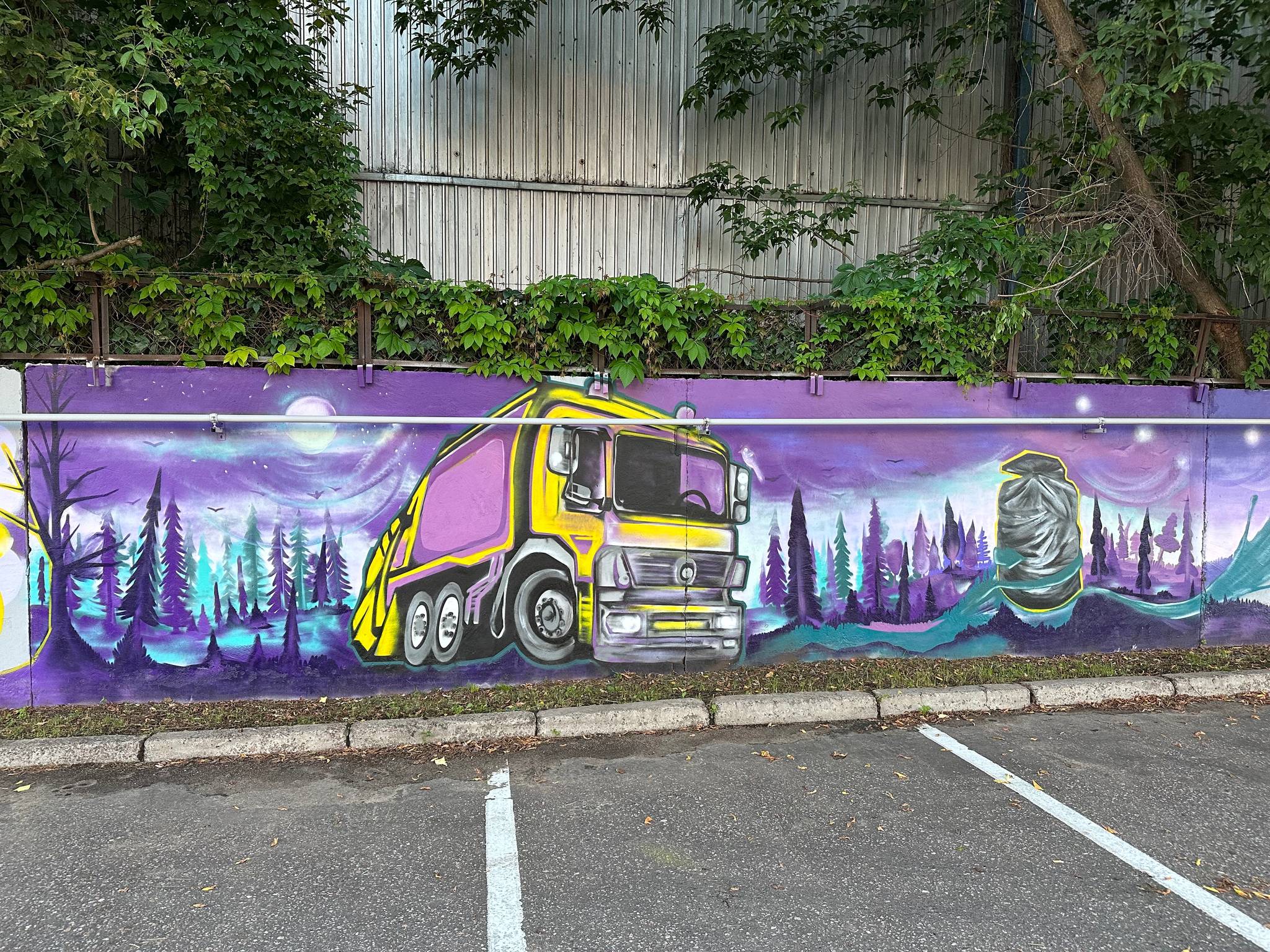 Hawk&mdash;Clean R graffiti wall