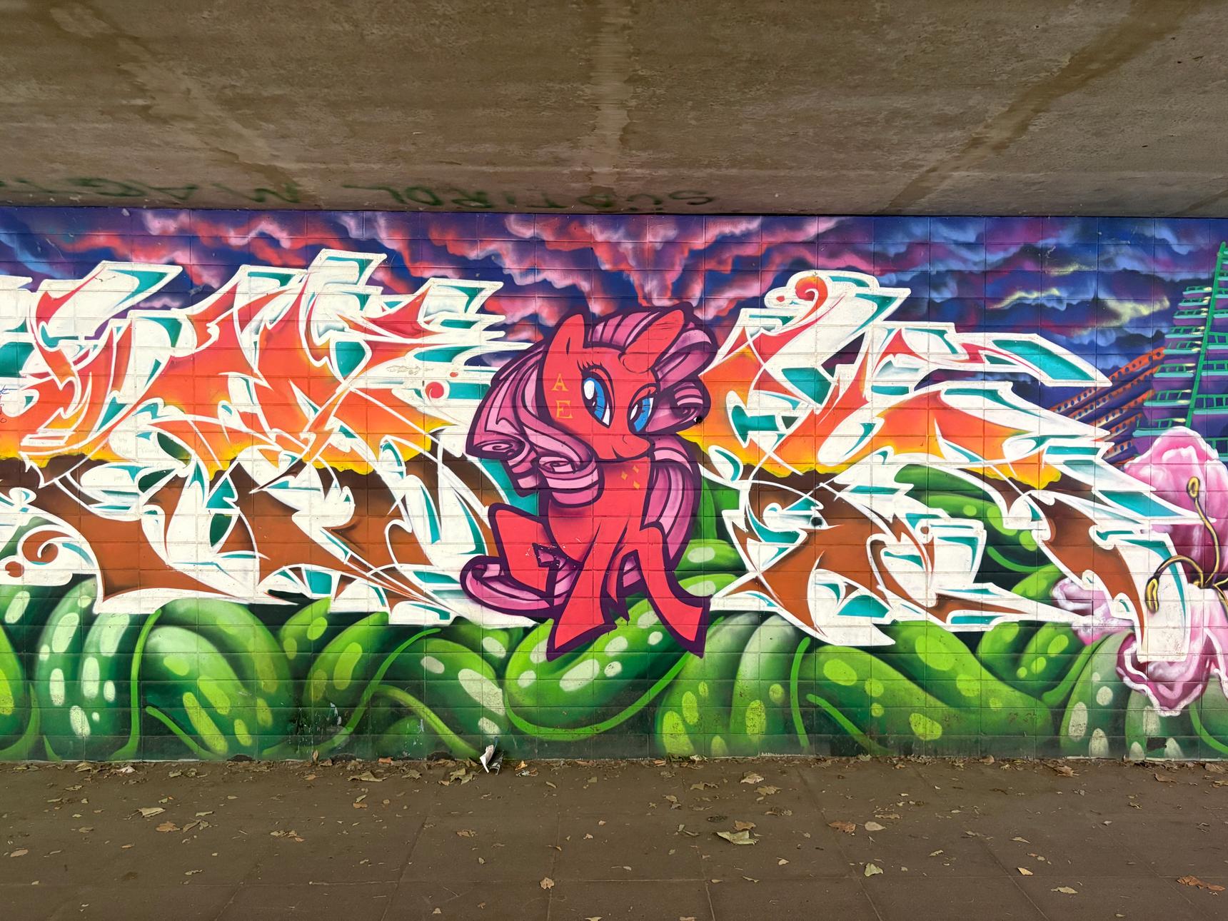 Wandgestalten, and others—Graffiti-Tunnel