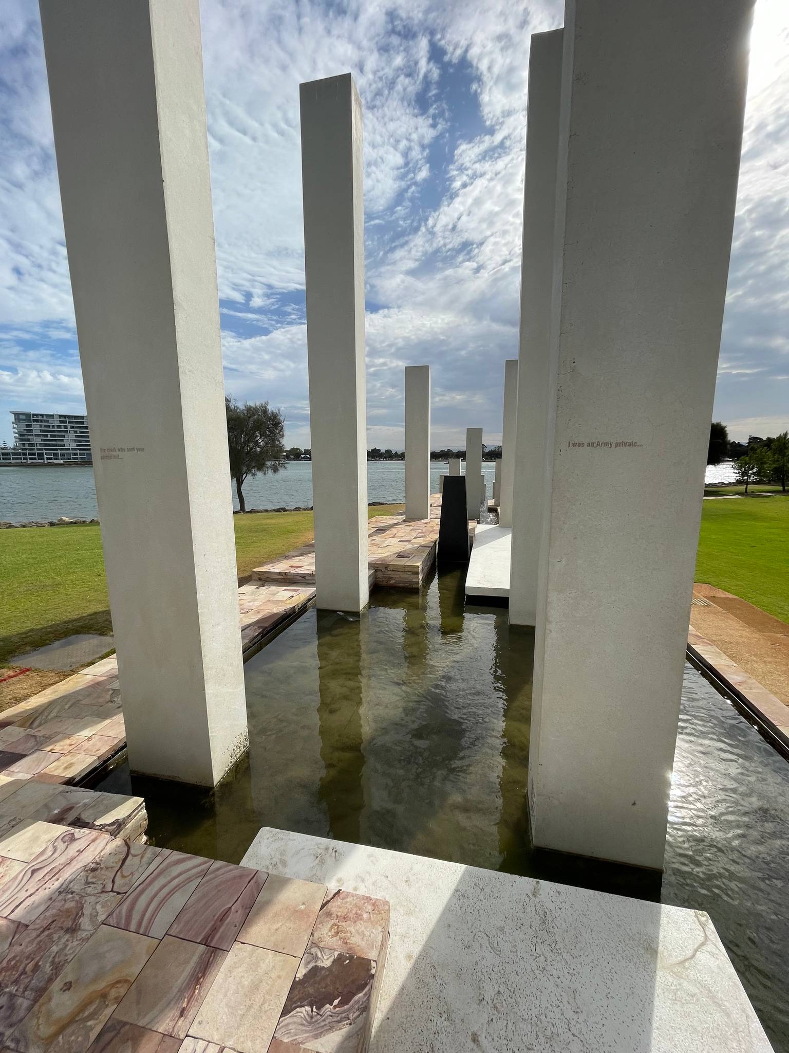 &mdash;Mandurah War Memorial