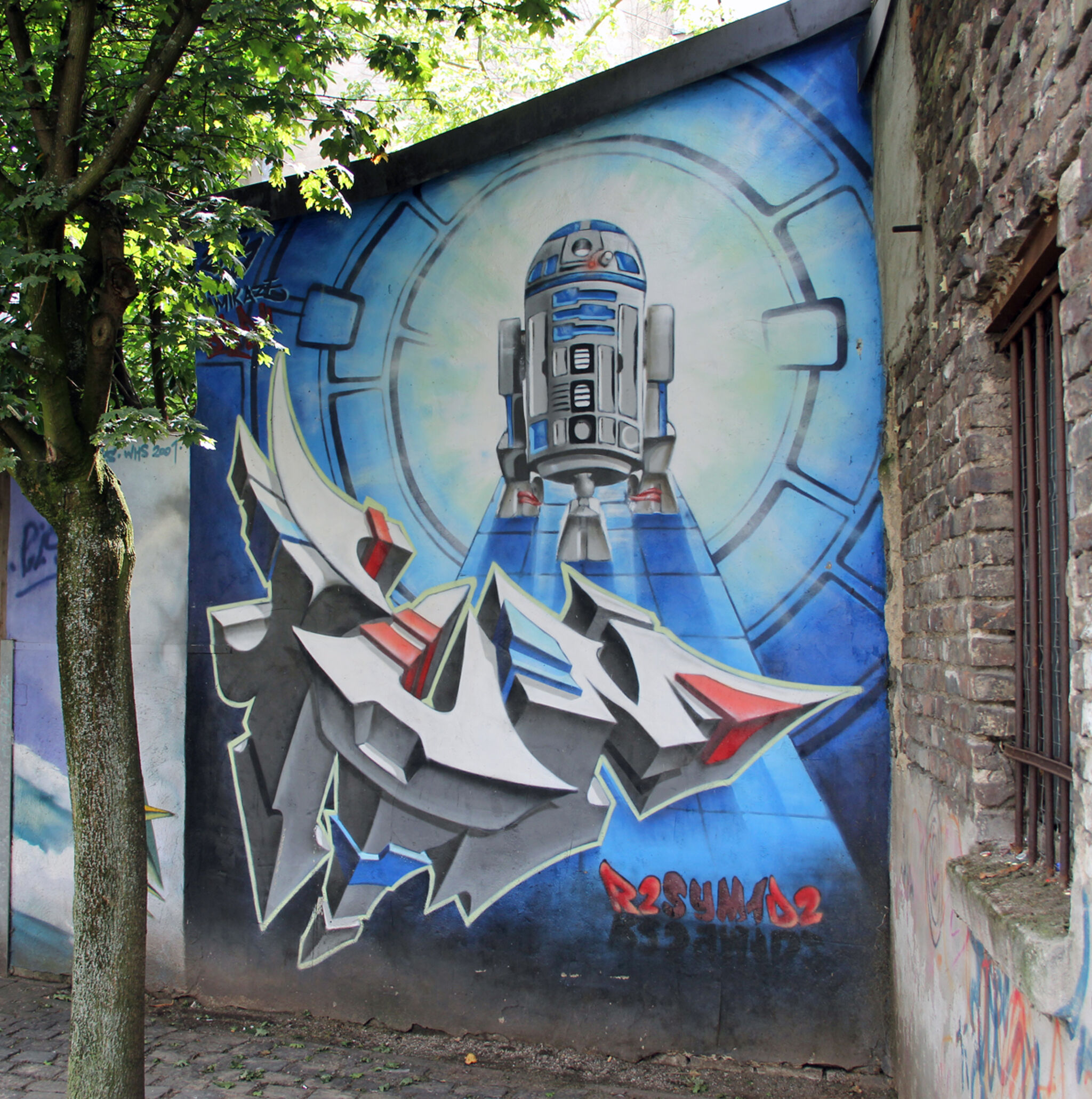 SYM1&mdash;R2D2