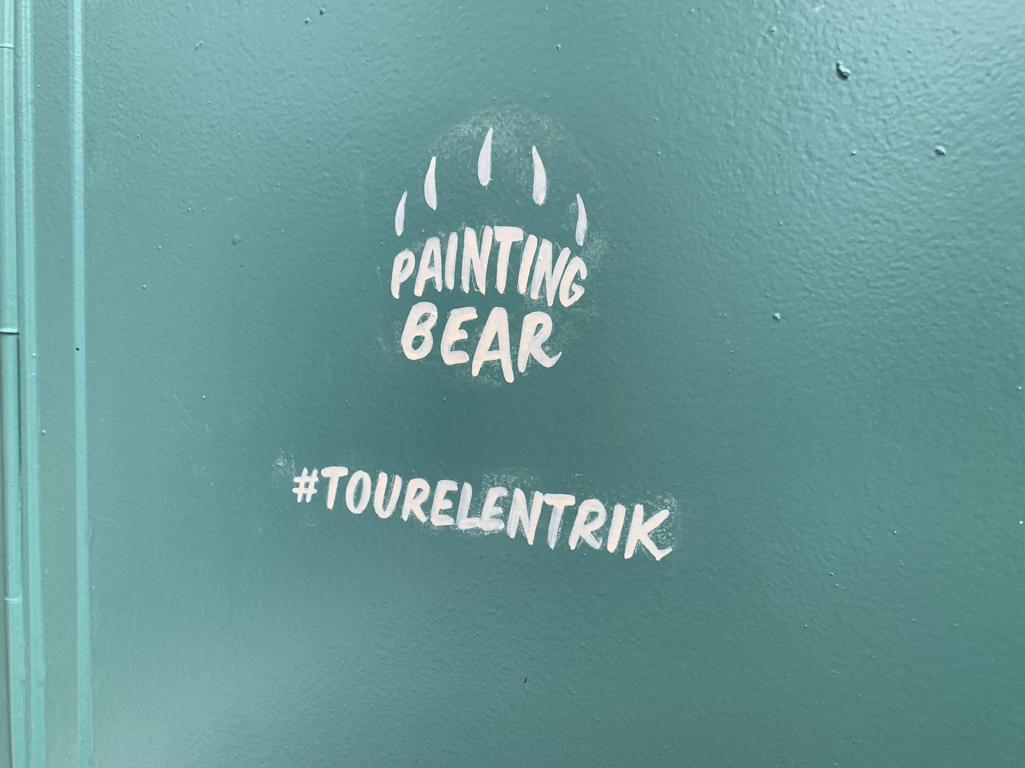 Treepack, Painting bear&mdash;Tour Elentrik - Montaigu