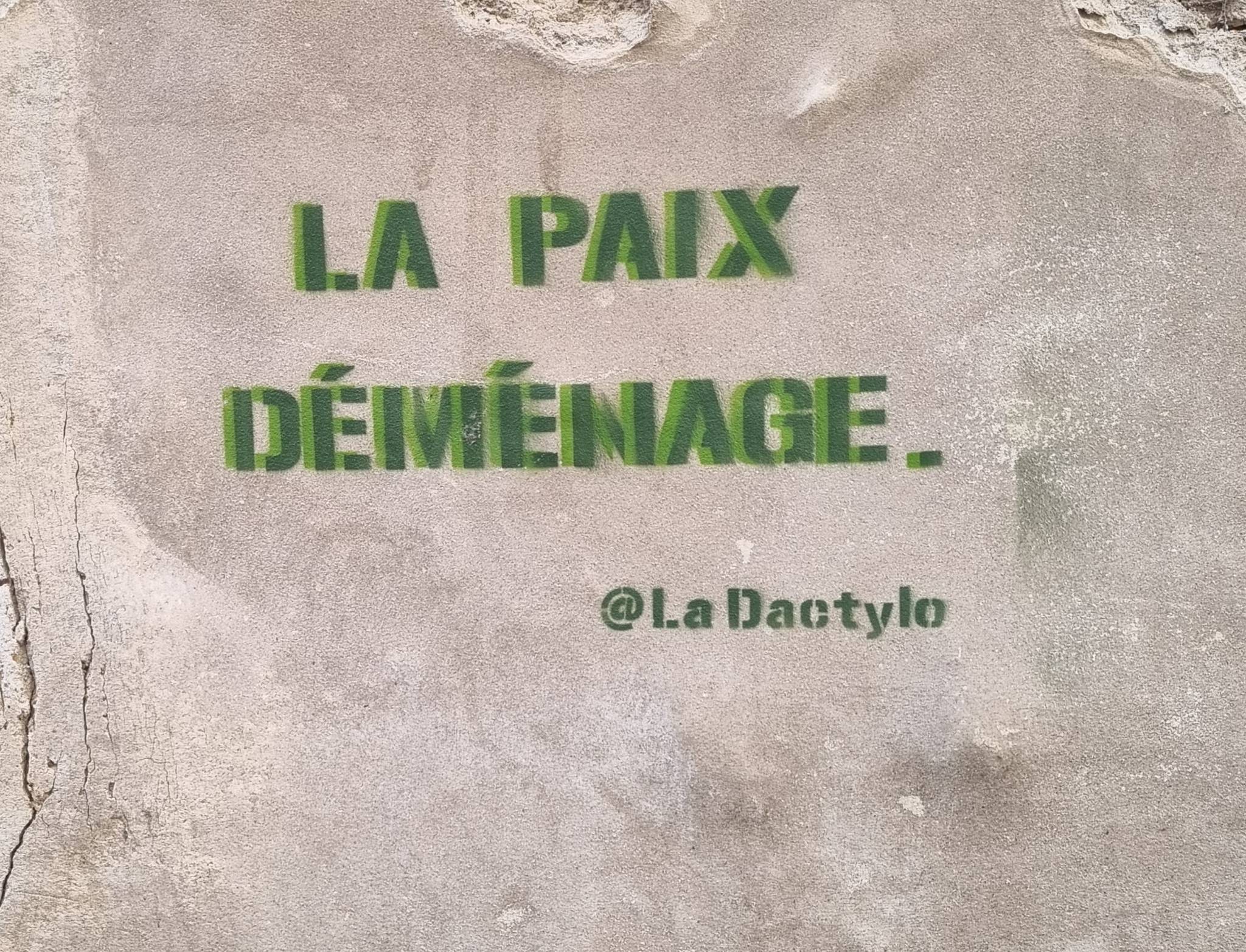 La Dactylo&mdash;"La paix déménage"