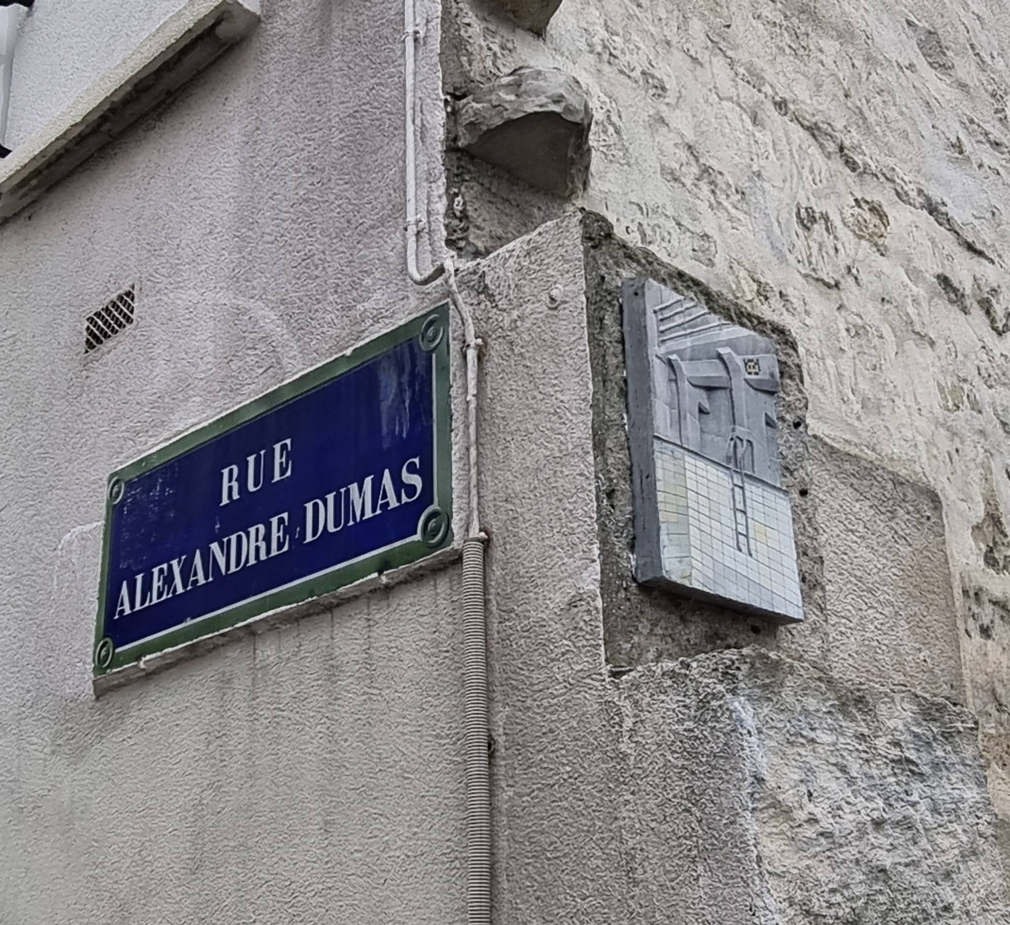 Unknown - Paris, invader&mdash;Architecture 