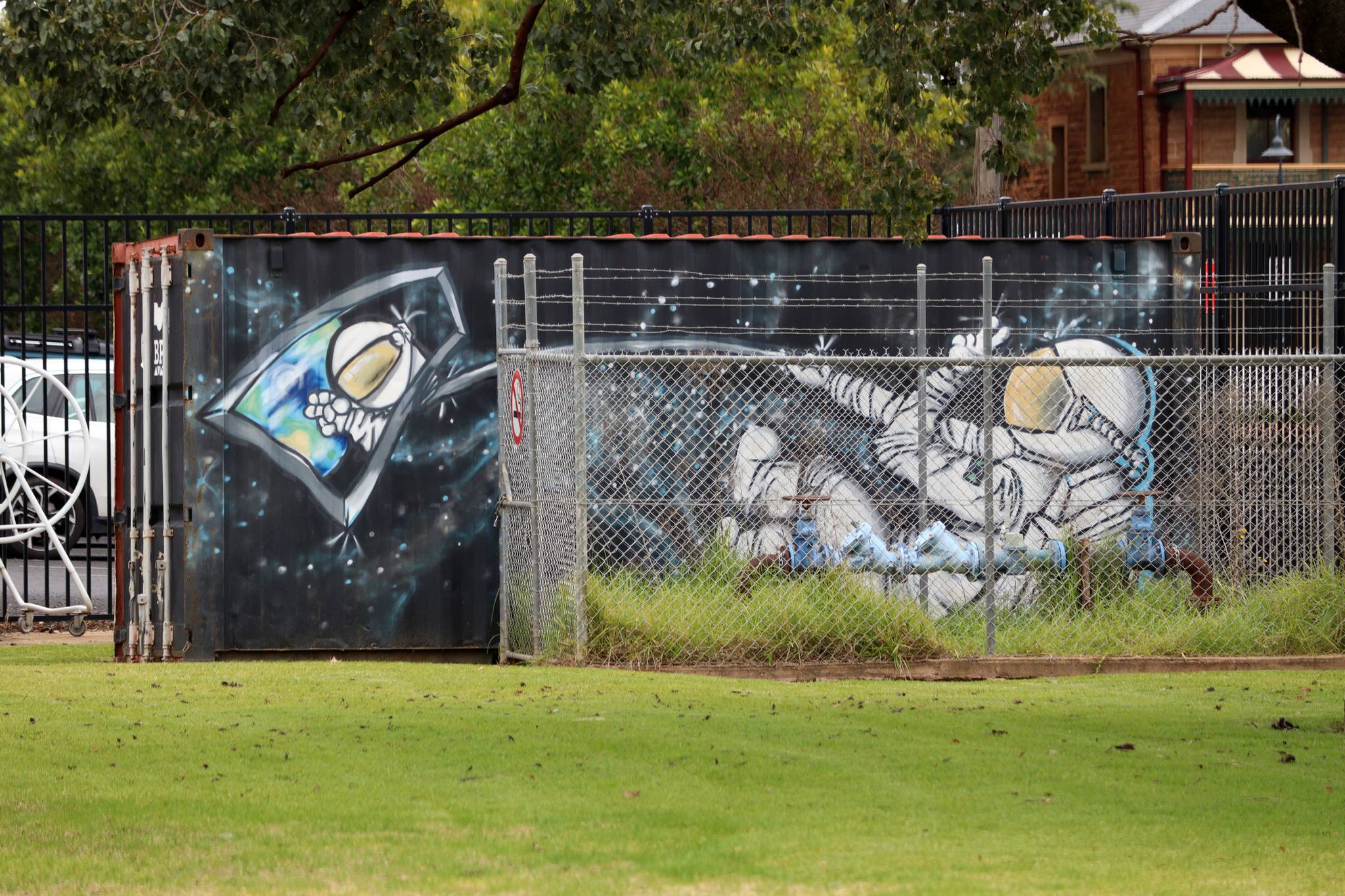 Solid Signs&mdash;BOOMDubbo Container