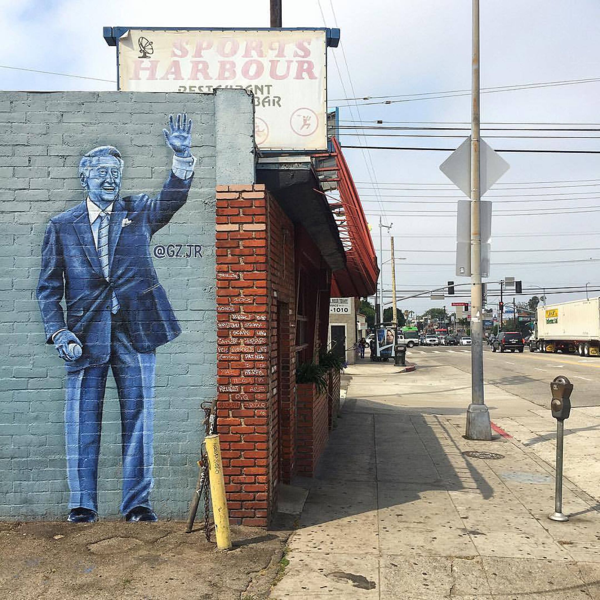 Vin Scully by Gustavo Zermeño Jr - Street Art Cities