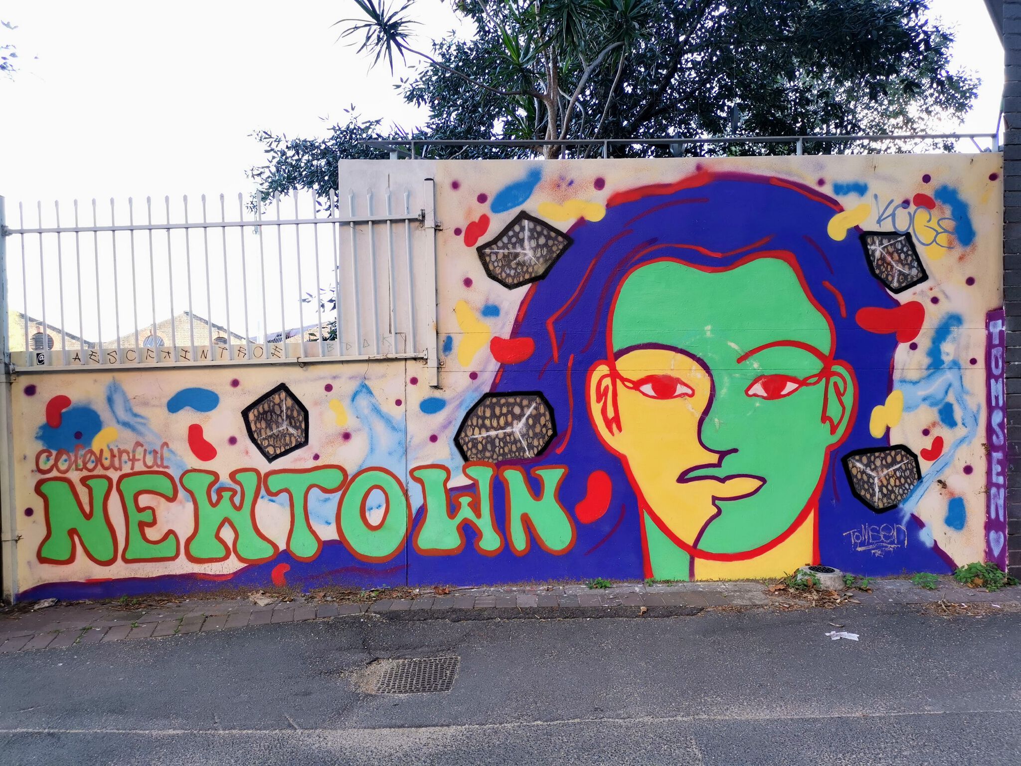 Tinsen&mdash;Colourful Newtown