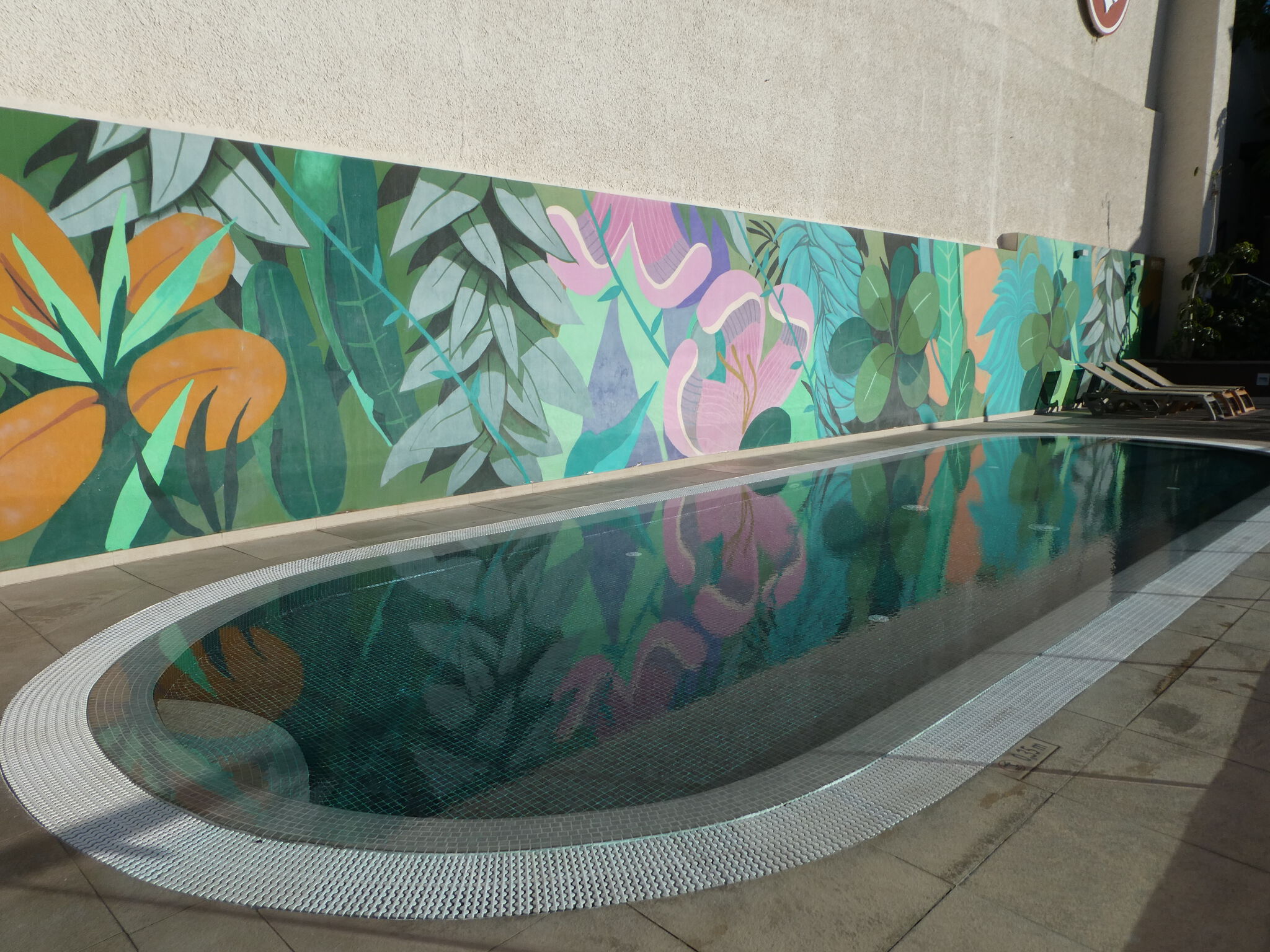 Iker Muro&mdash;Pool walls