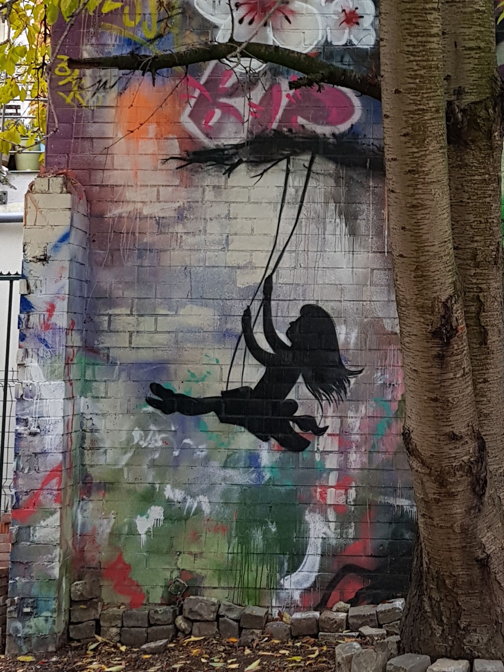 Graffeur.ch&mdash;Girl on a swing