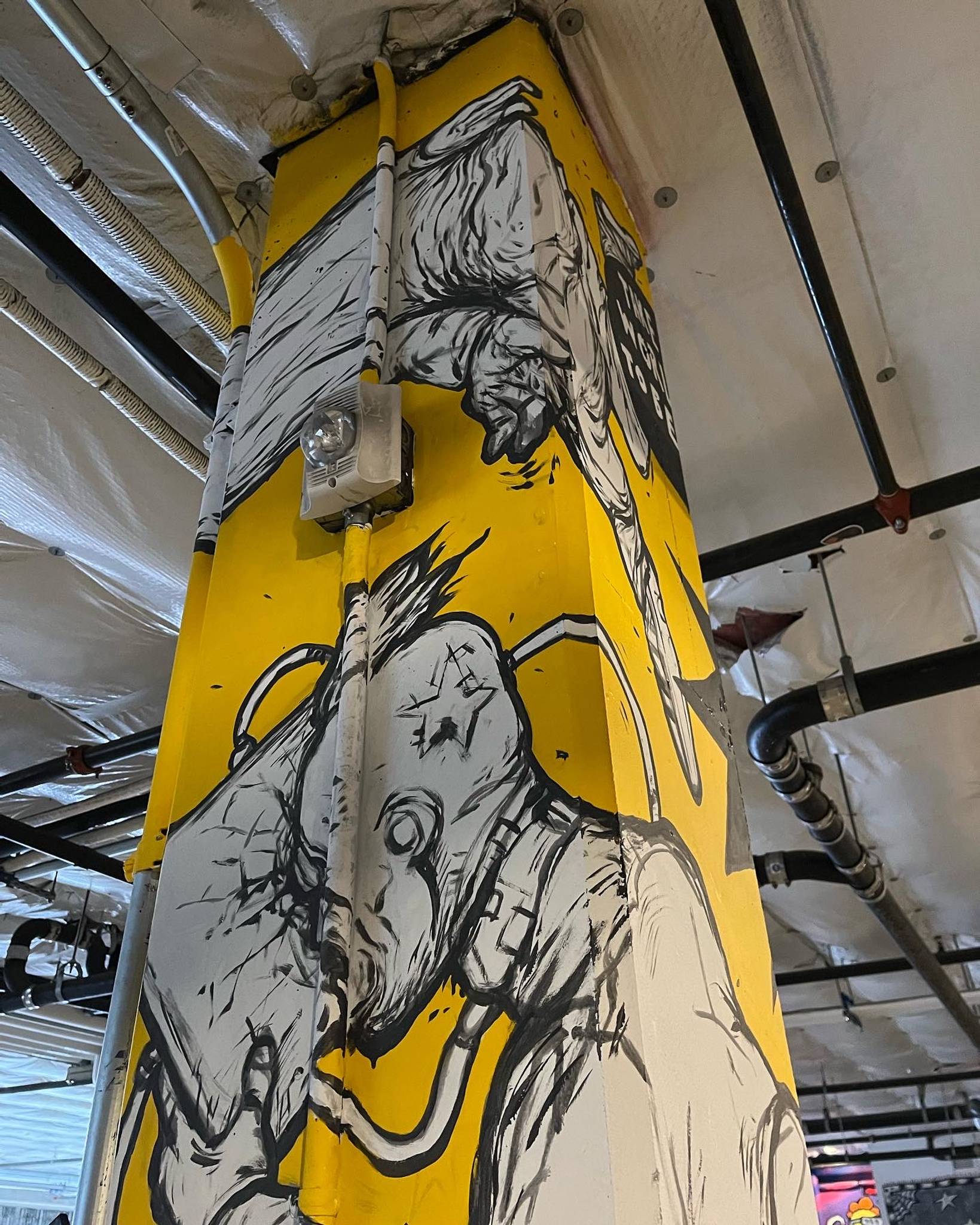 Robert Obert&mdash;painting on a pillar at NOVA GARAGE - PORTLAND US