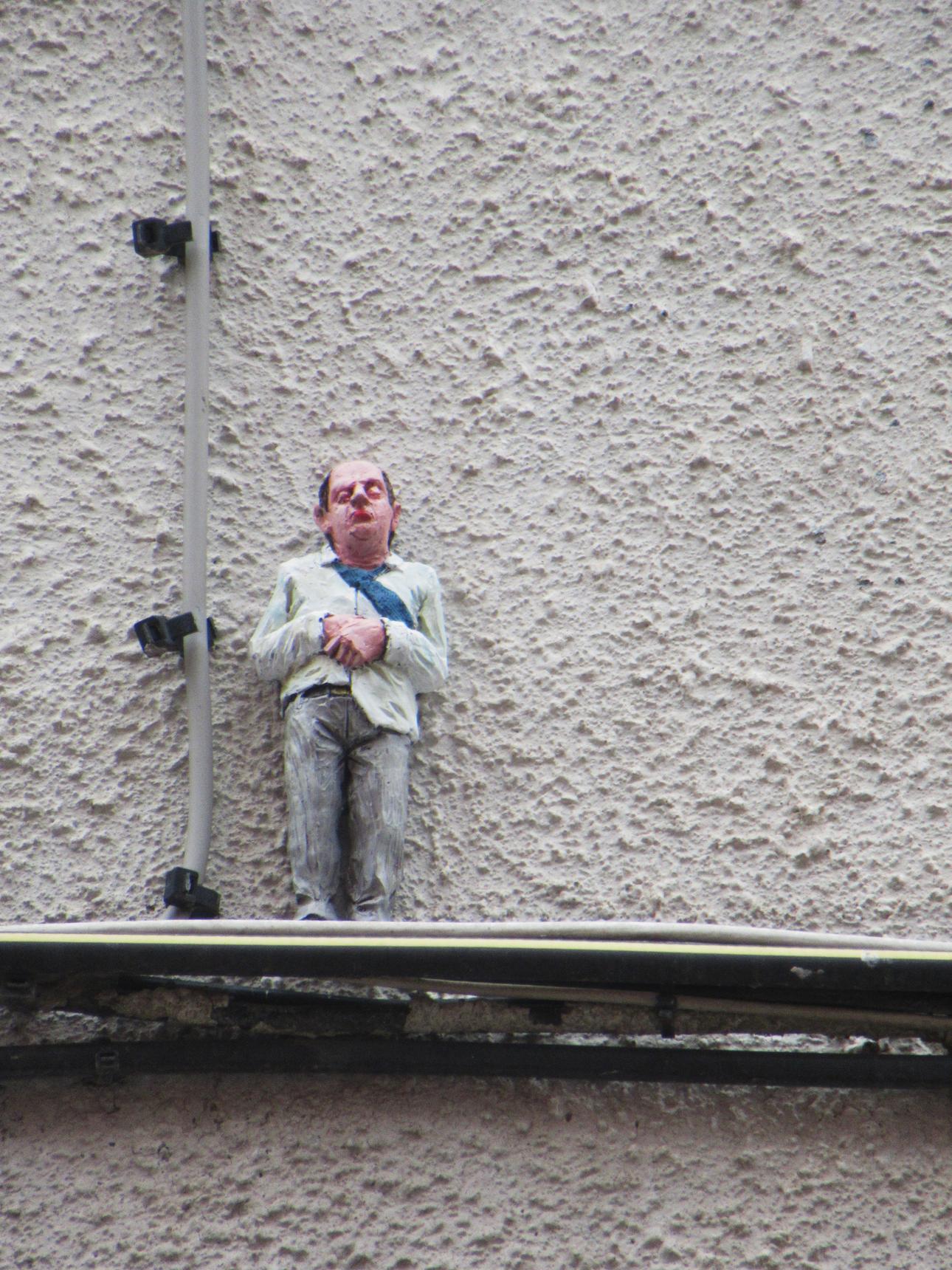Isaac Cordal—Installations for 50 years De Sleep