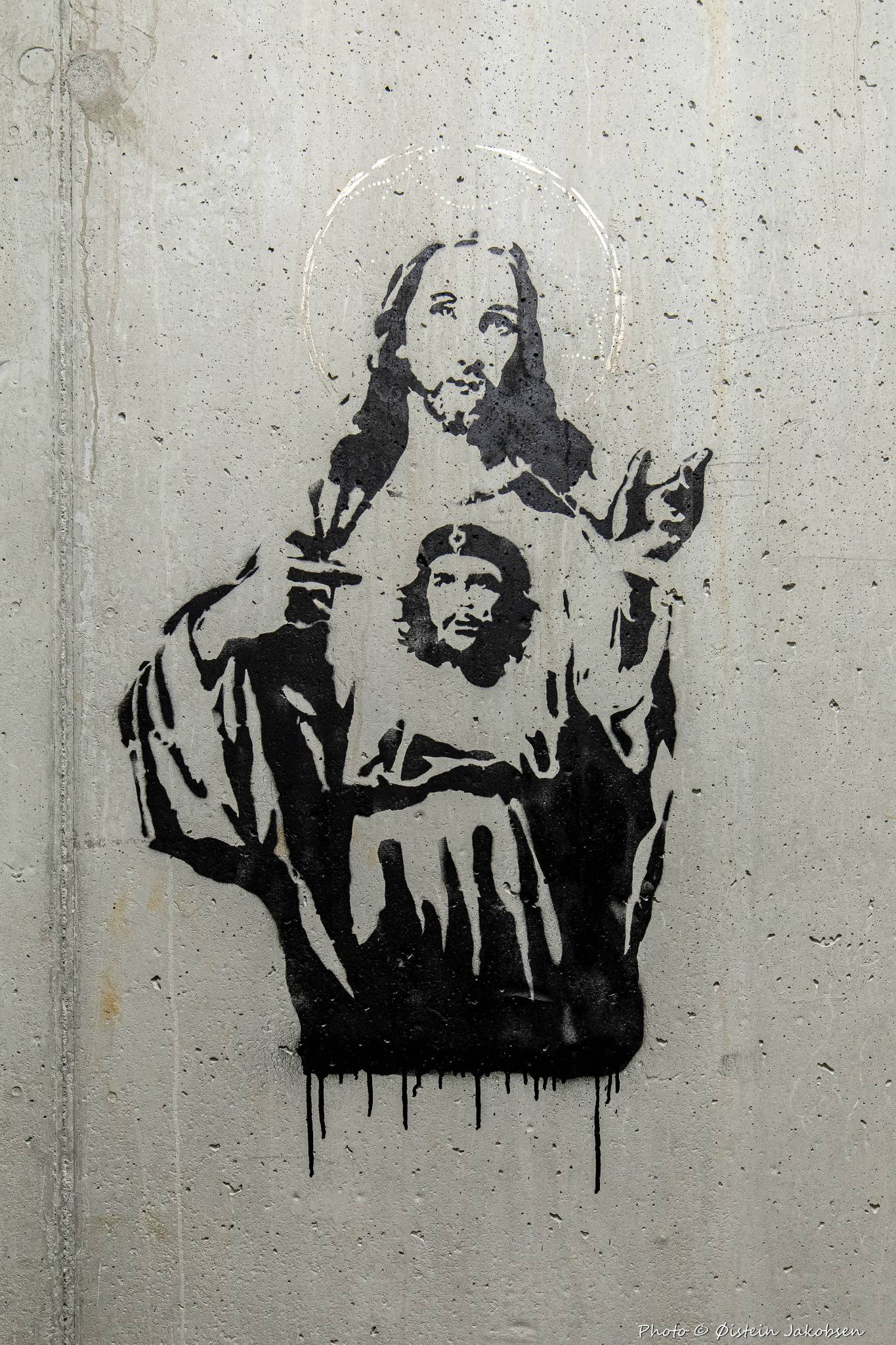 RIP_streetart&mdash;Jesus, Che and soccer