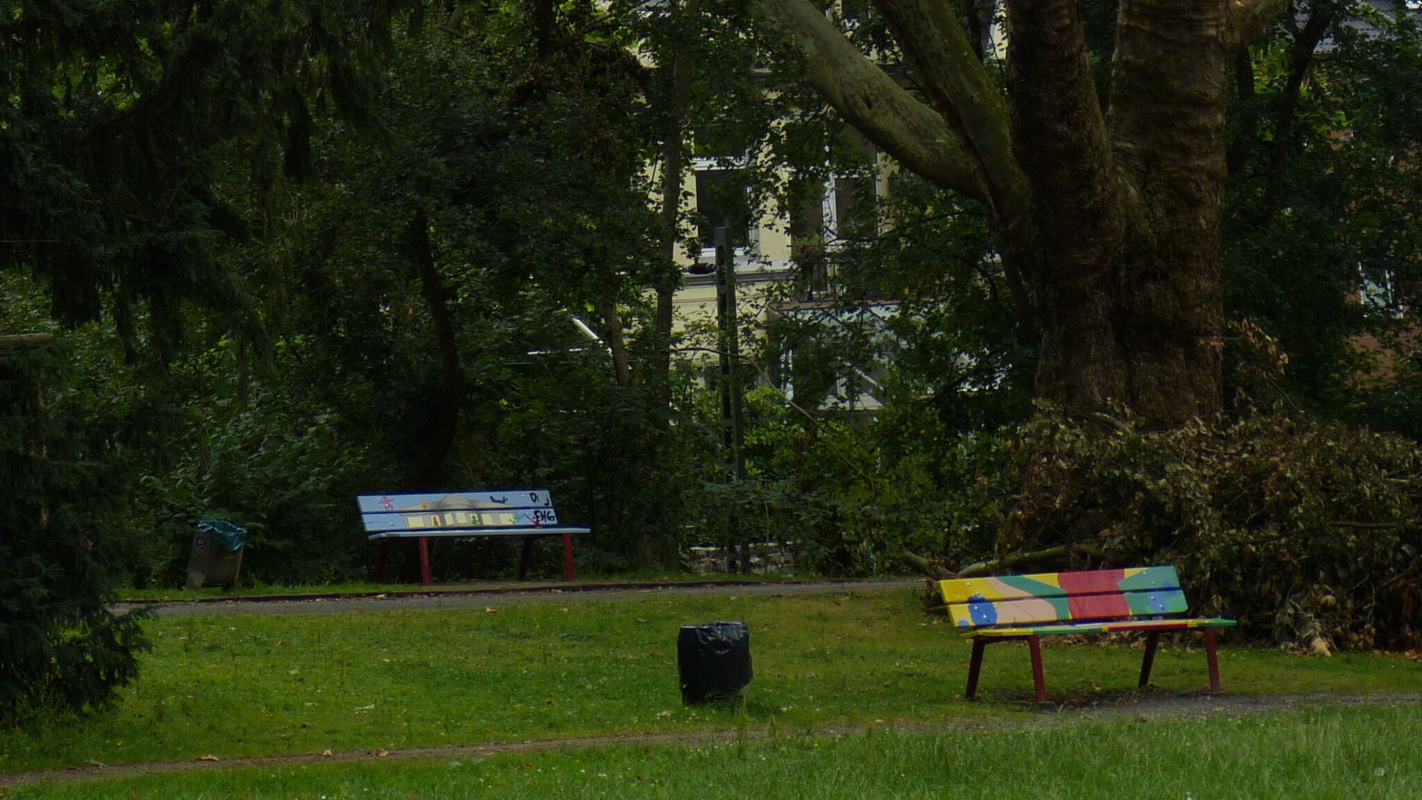 local schoolkids&mdash;Benches