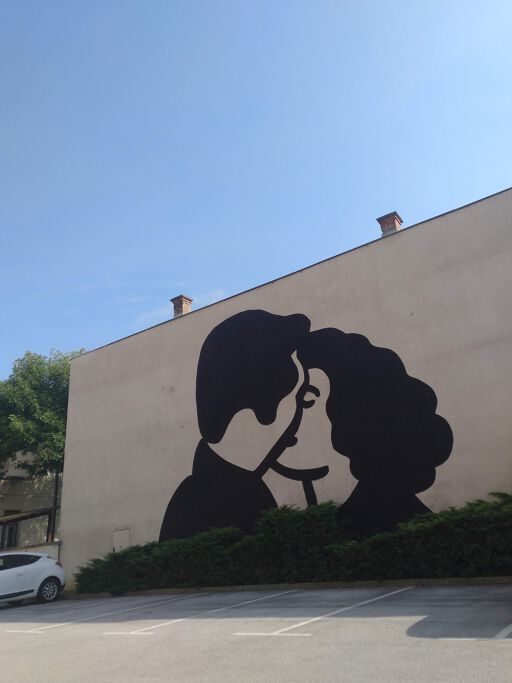 kiss mural 