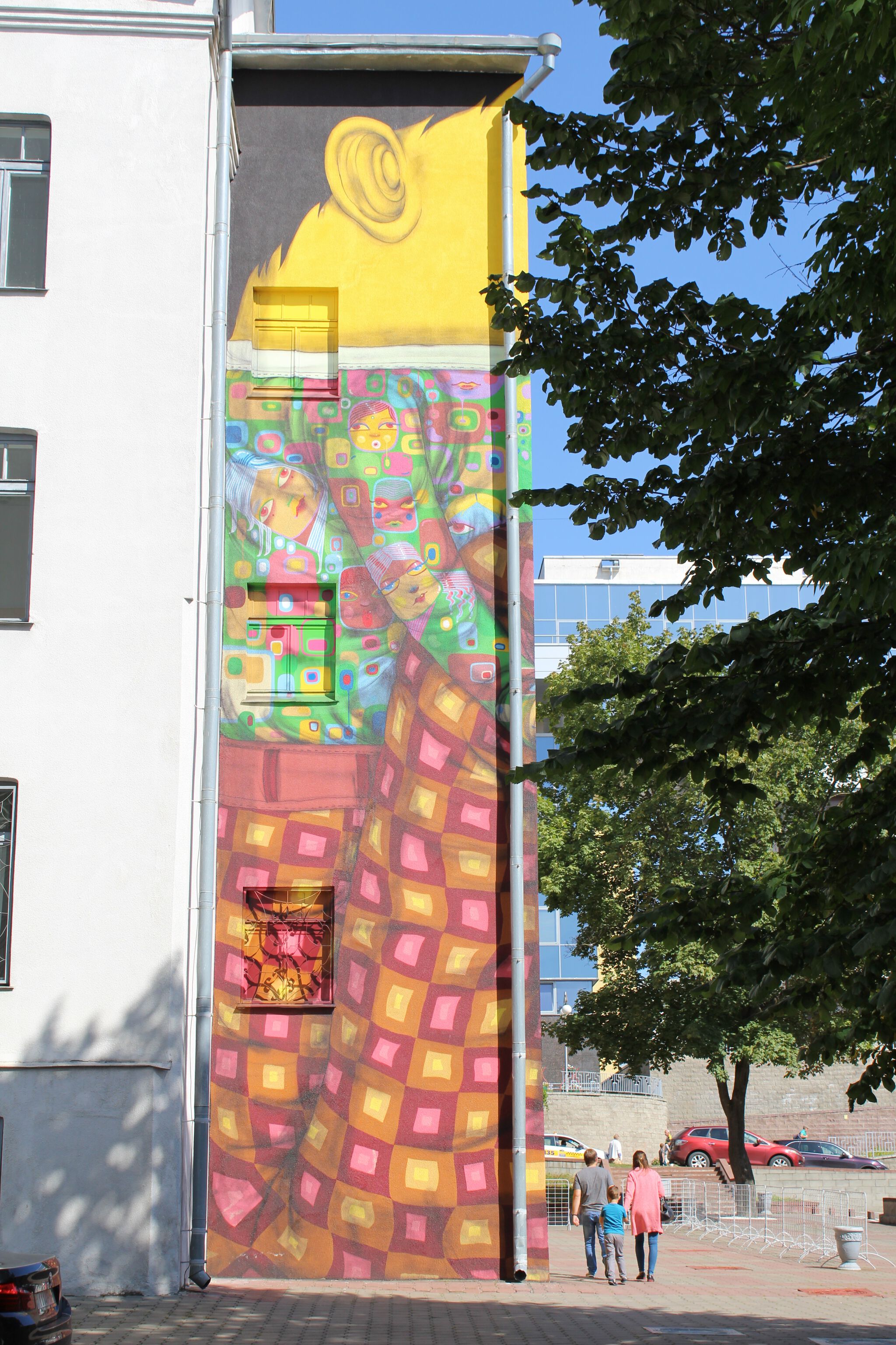 Os Gemeos&mdash;The Minsk giant