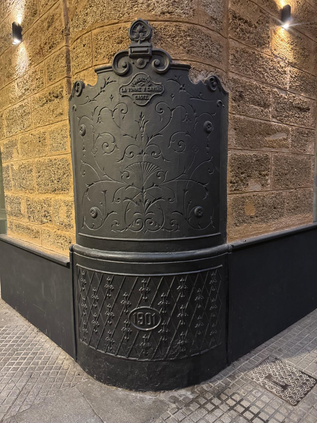 Fundición La Torre y Lavino—Guardacantón