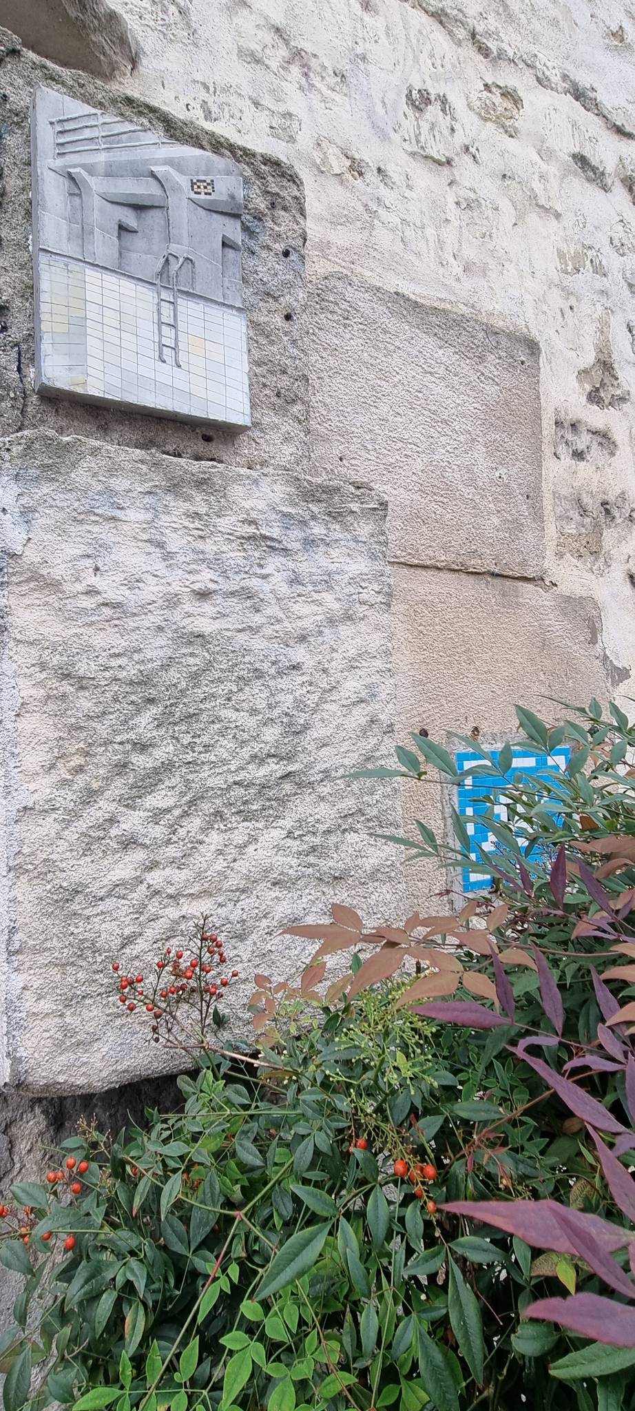 Unknown - Paris, invader&mdash;Architecture 