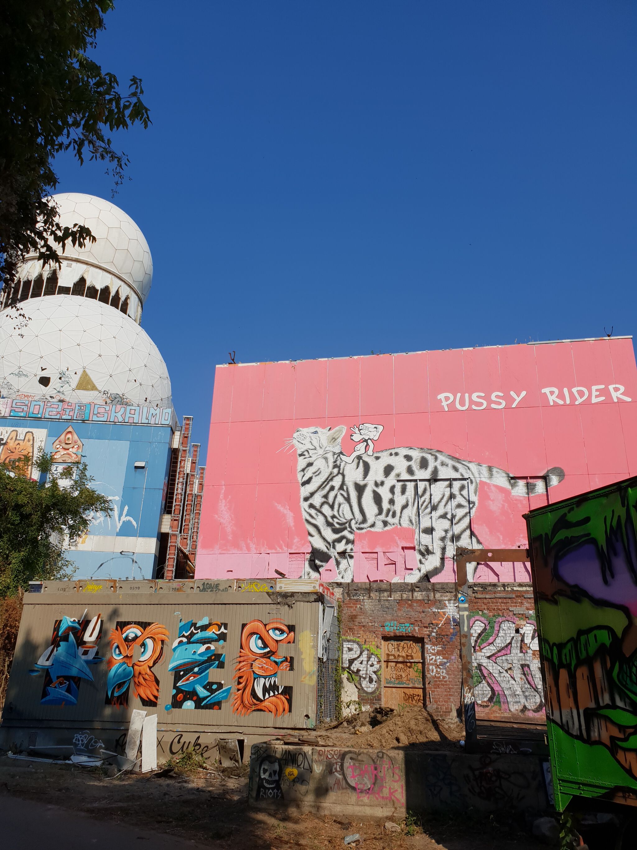Nick Flatt, Paul Punk, Plotbot Ken, Rallitox, HRVB THE WEIRD, TOBO&mdash;Berlins highest street art galery!