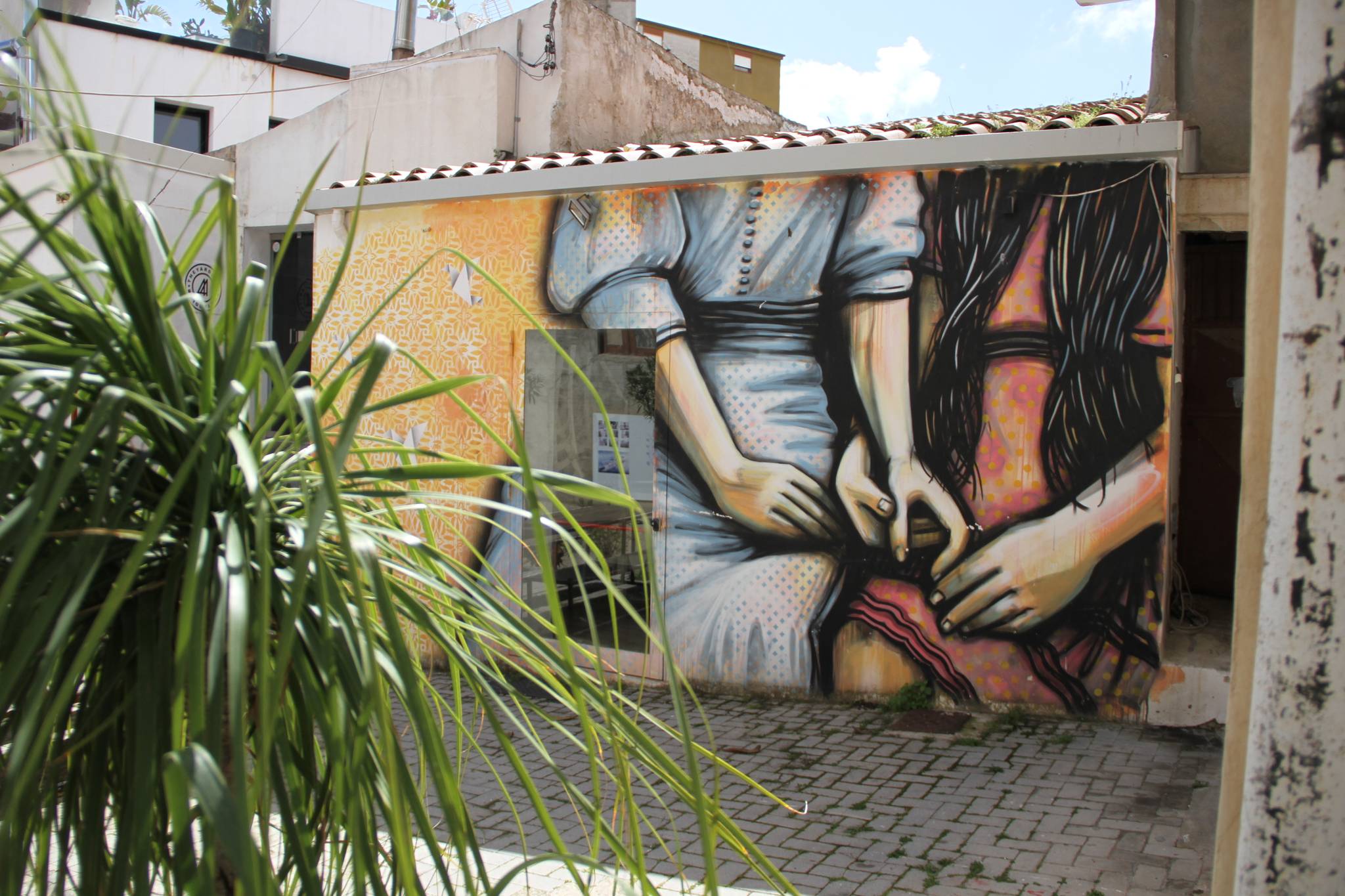 Alice Pasquini&mdash;Hand in Hand