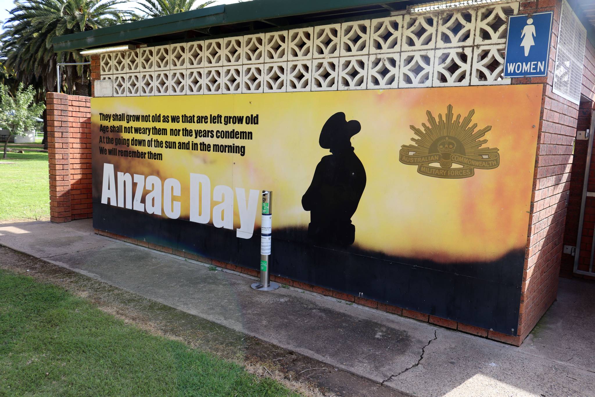 Wayne Stewart, Ron Bidwell&mdash;ANZAC Mural