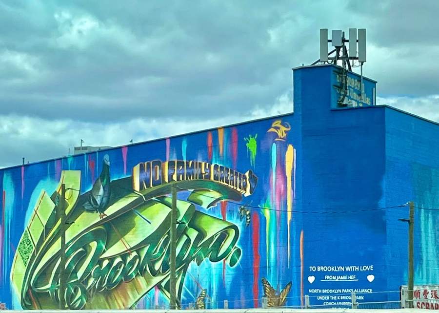 Kwgjun.様　Untitled（Brooklyn） Brooklyn- No Family Greater by Jamie Hef - Street Art Cities