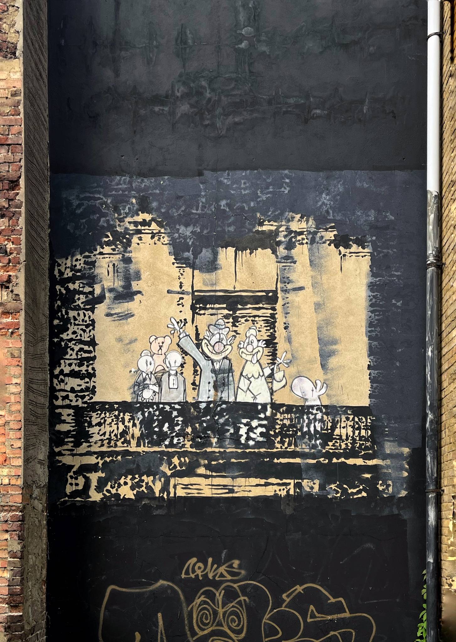 Banksy&mdash;Balcony family / Royal family