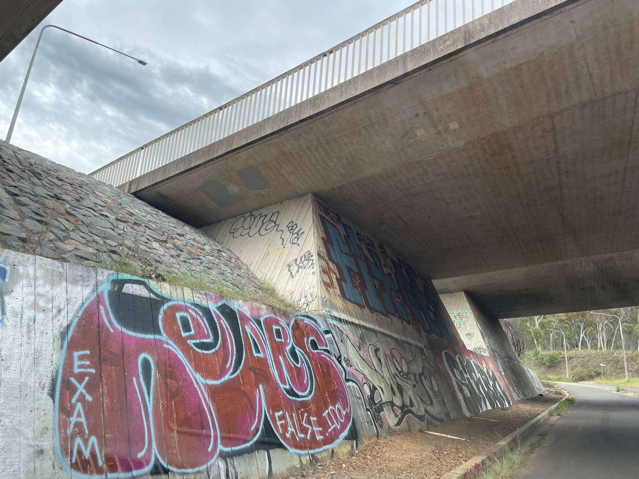 &mdash;Frith Rd Underpass ex-Legal Walls