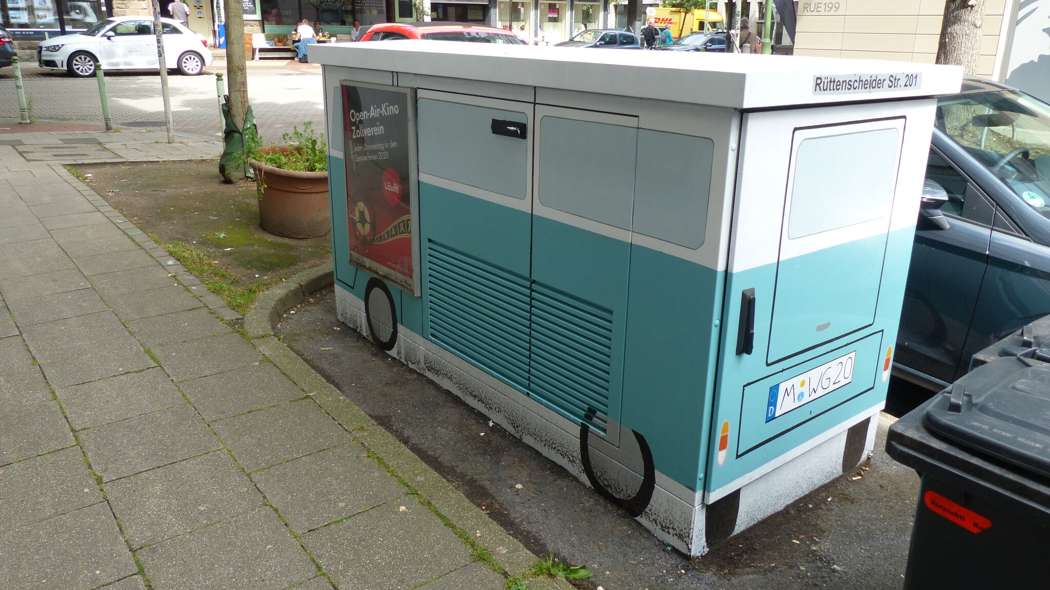 local schoolkids&mdash;Electric Distribution Box