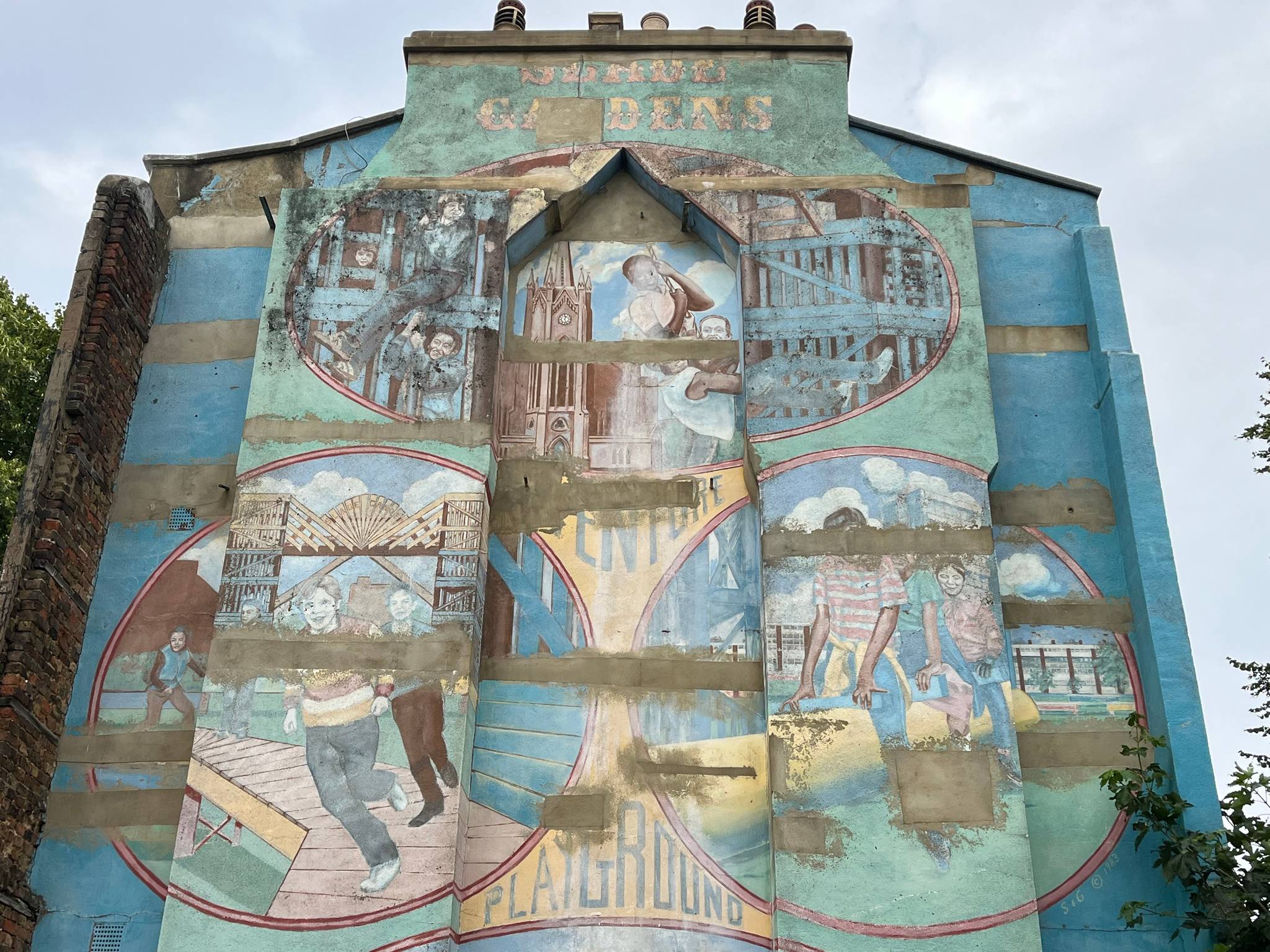 Gordon Wilkinson, Sarah Faulkner&mdash;Slade Gardens Mural