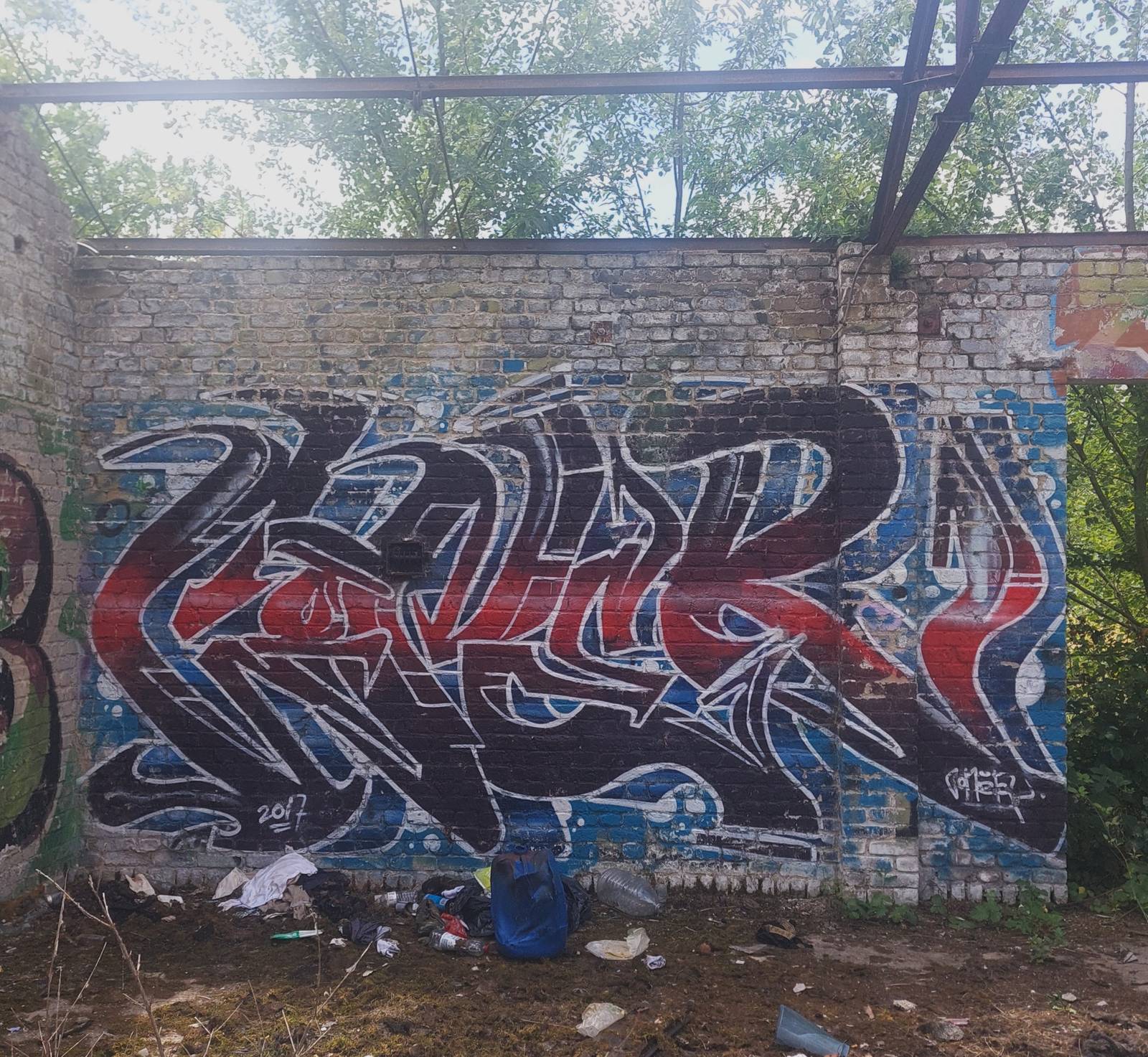 —Graffitispot verlaten oliesilo's