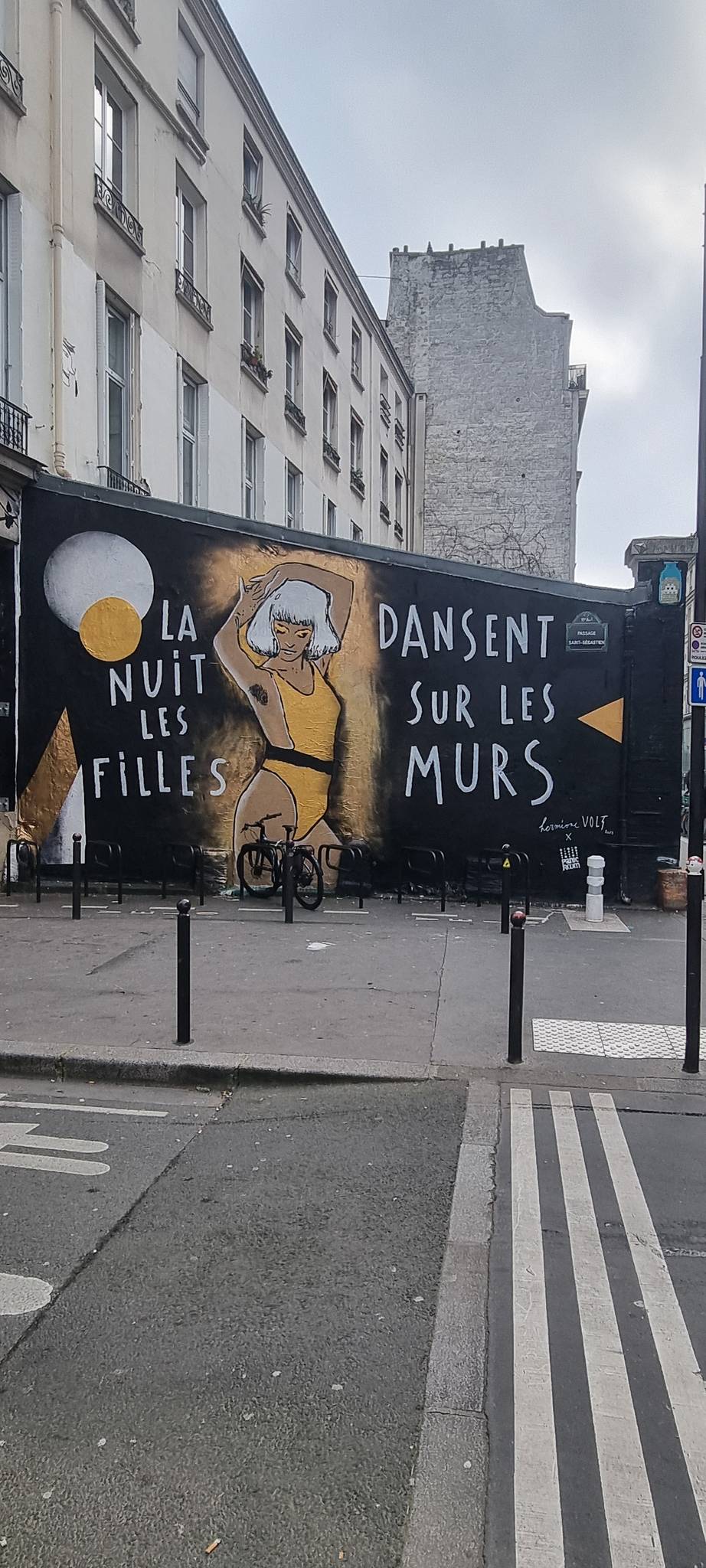 Hermione Volt&mdash;La nuit les filles dansent sur les murs