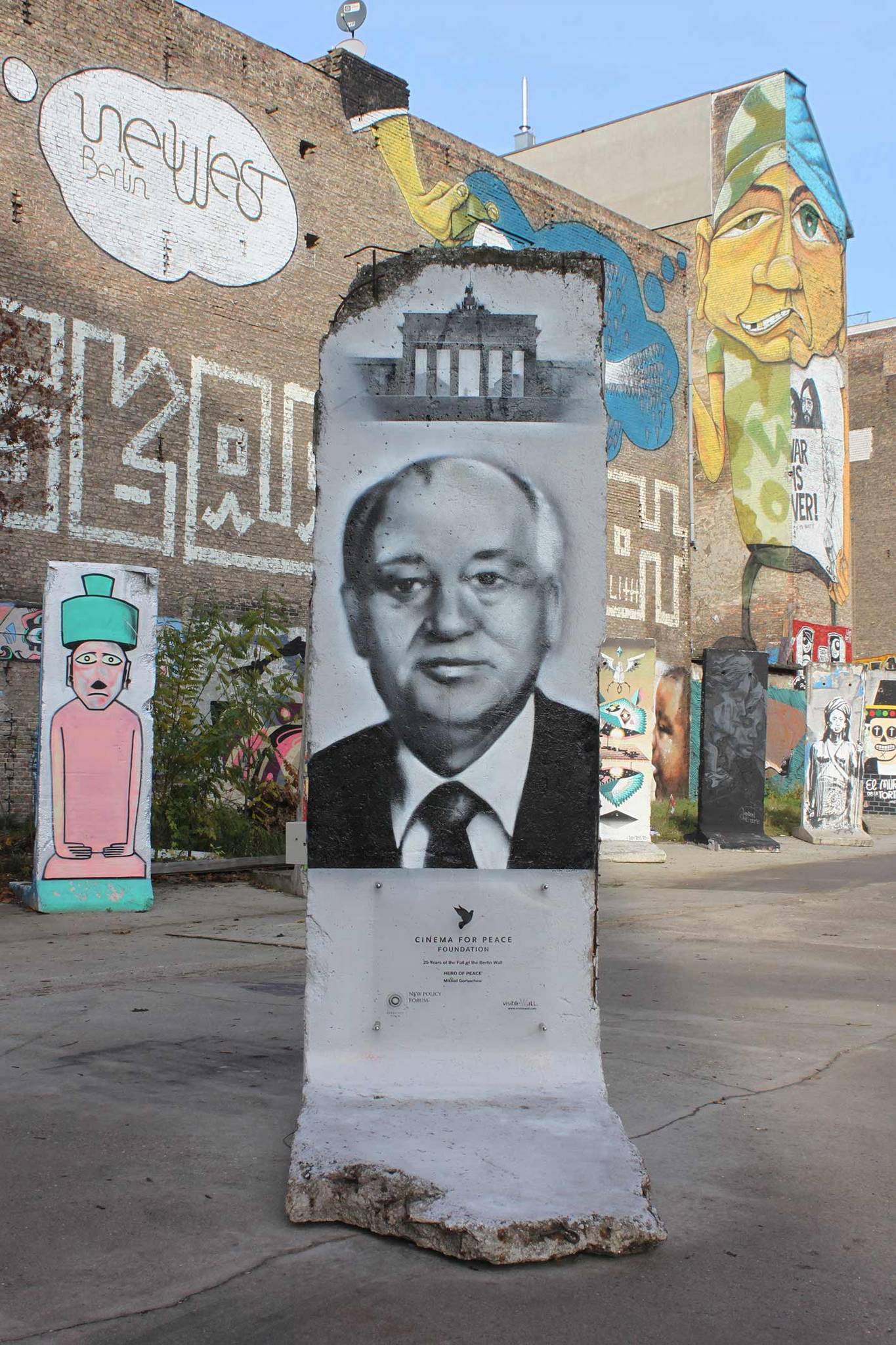 Victor Landeta&mdash;Gorbachov on Berlin wall segment