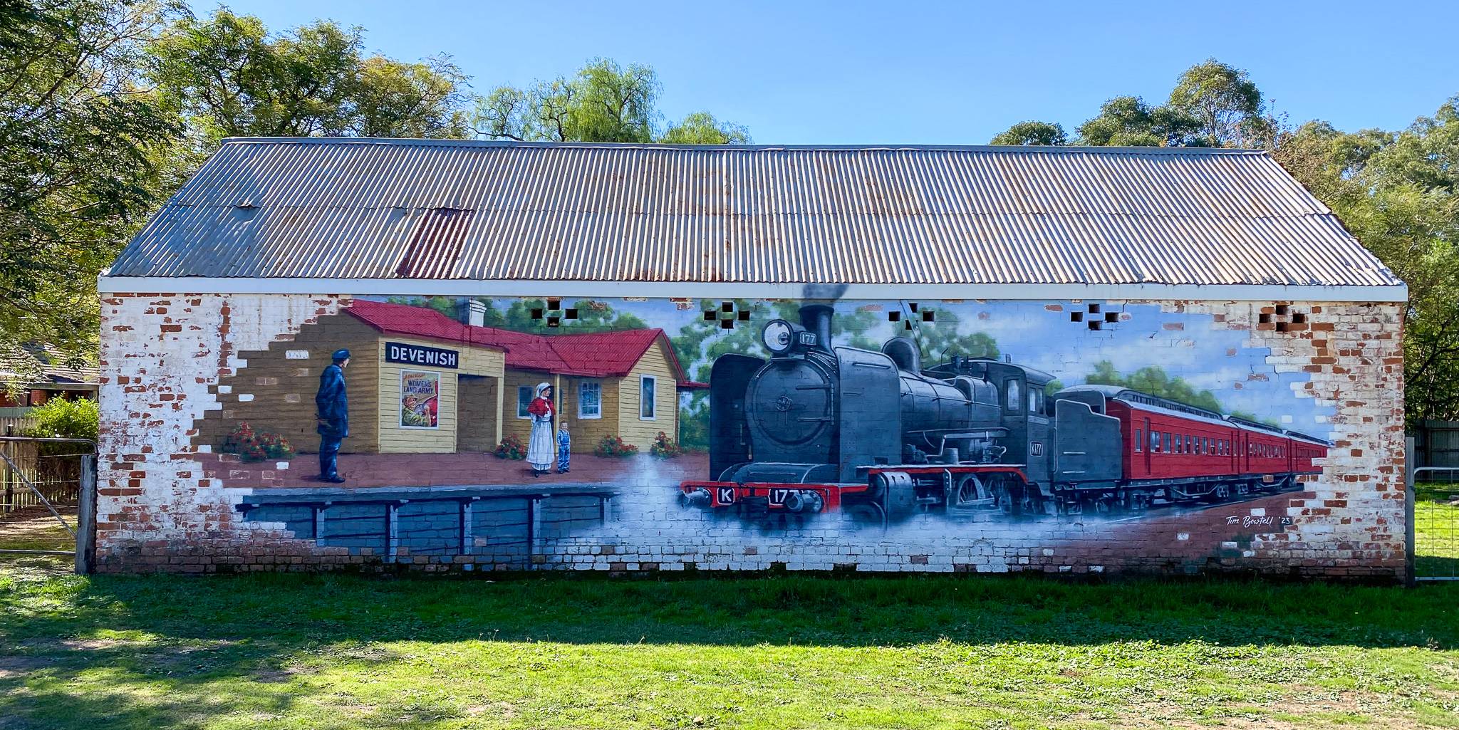 Tim Bowtell&mdash;Railway Hotel Mural