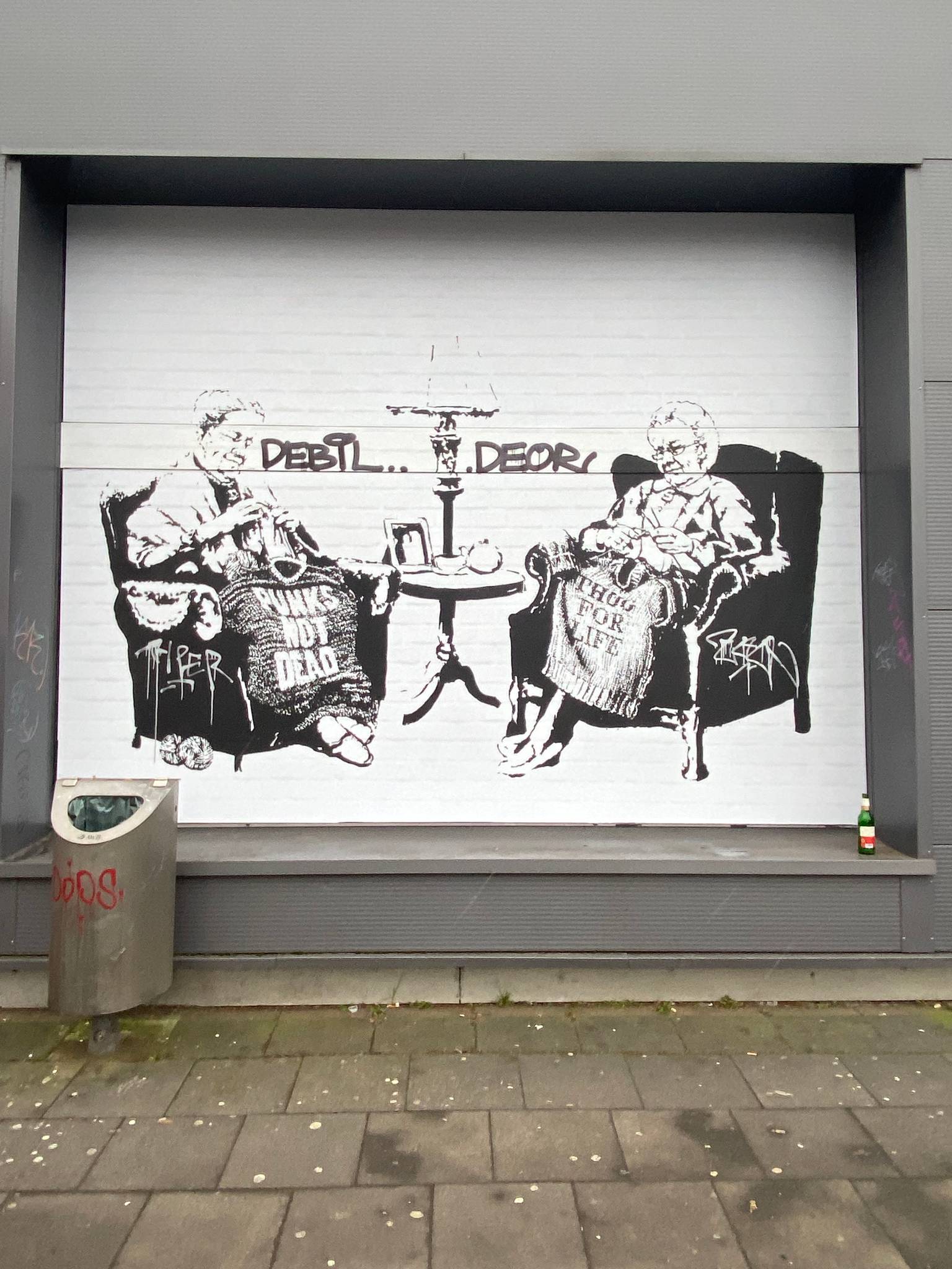 Deor Debil&mdash;Banksy