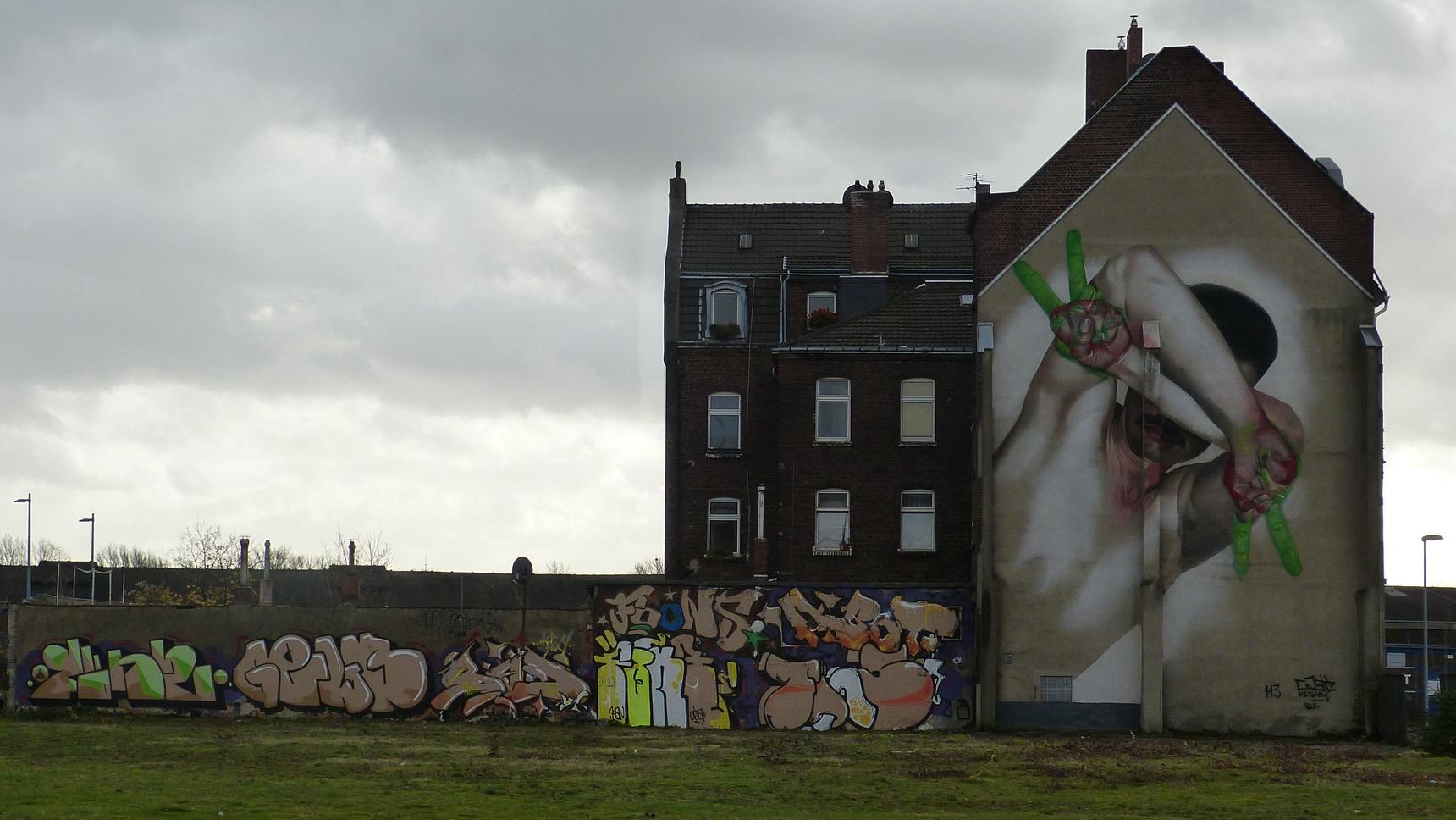 —Actionwall next to Gallery Töchter und Söhne