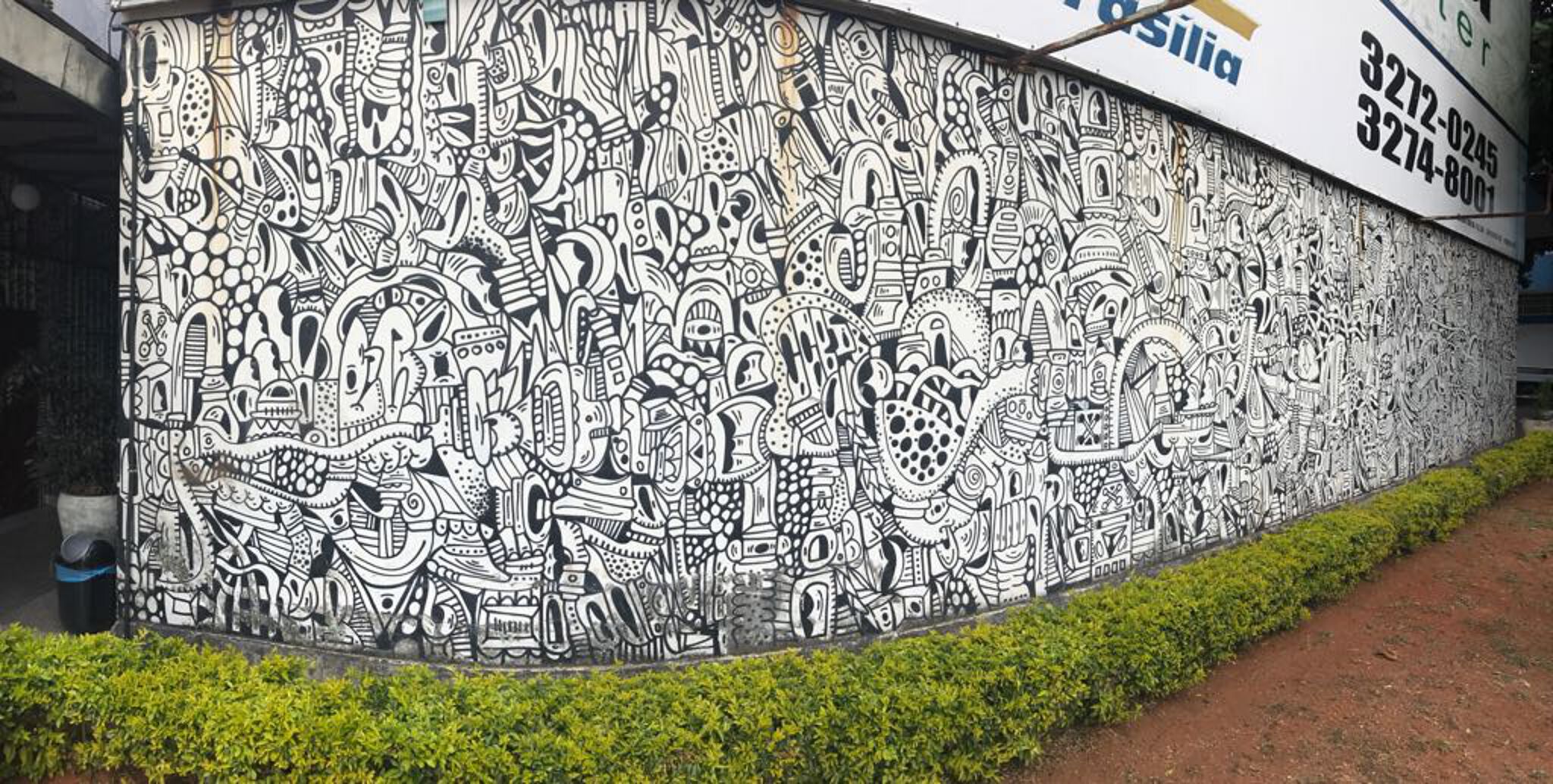 Policy in Brasil and doodle art, close to each other. by RenatoMoll, Onio -  Street Art Cities