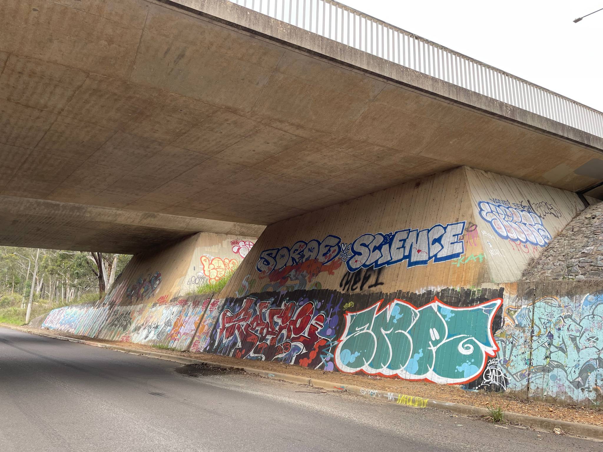 &mdash;Frith Rd Underpass ex-Legal Walls