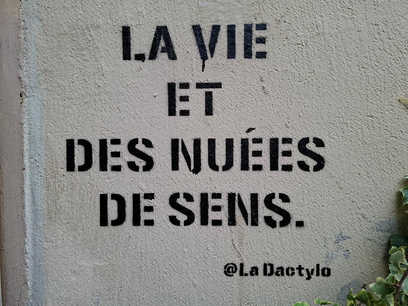 La Dactylo—La vie et des nuées de sens