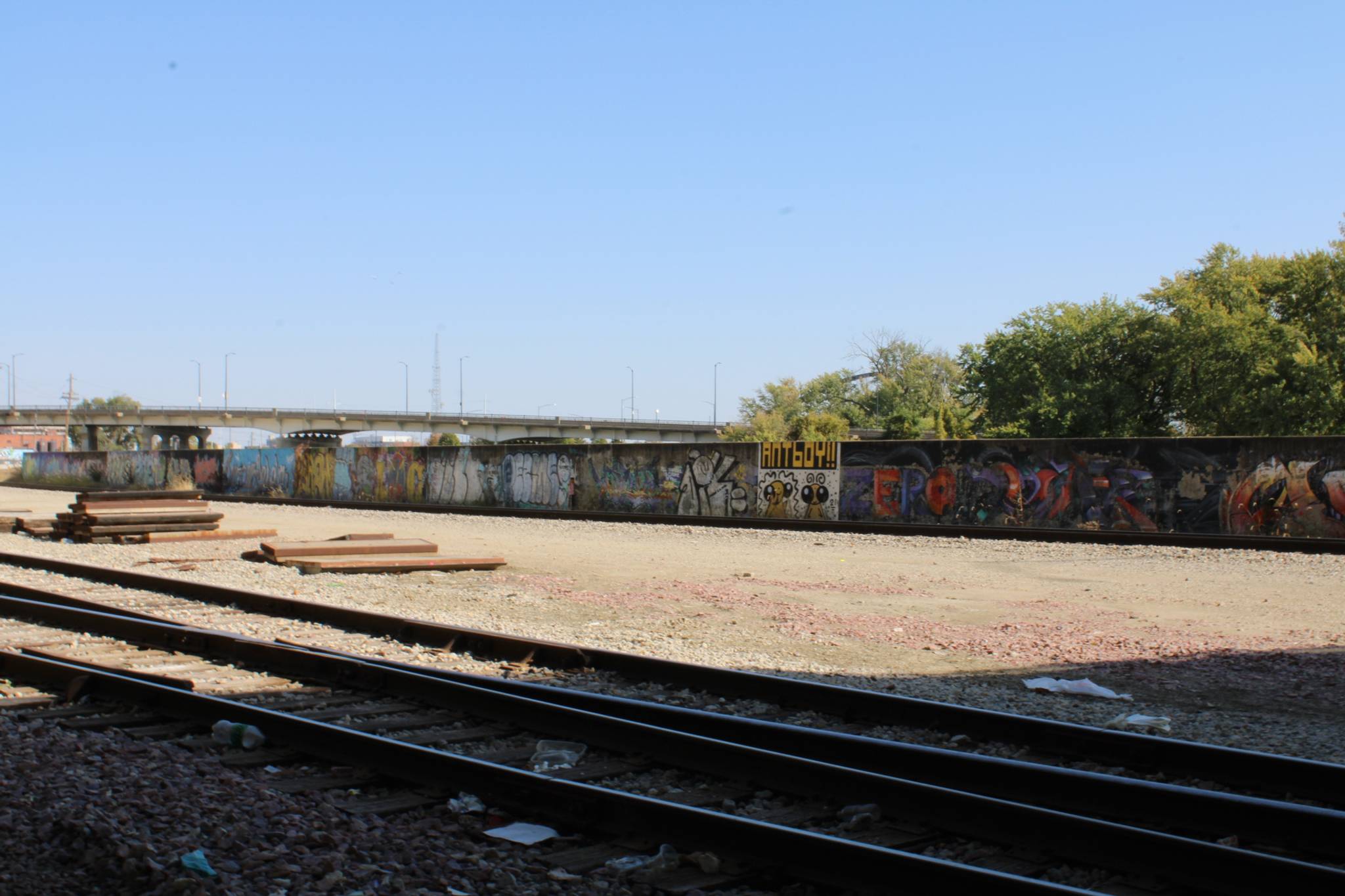 Zern, Dill, Antboy&mdash;Graffiti under MLK Jr. Parkway bridge over Racoon river 