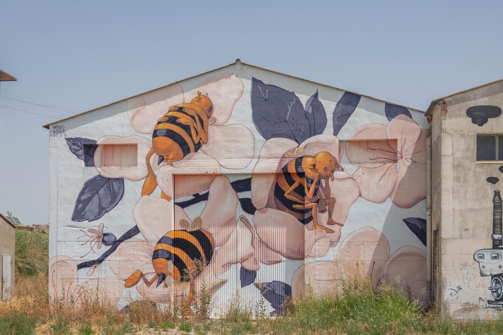 Pedro Podre—Beesiness