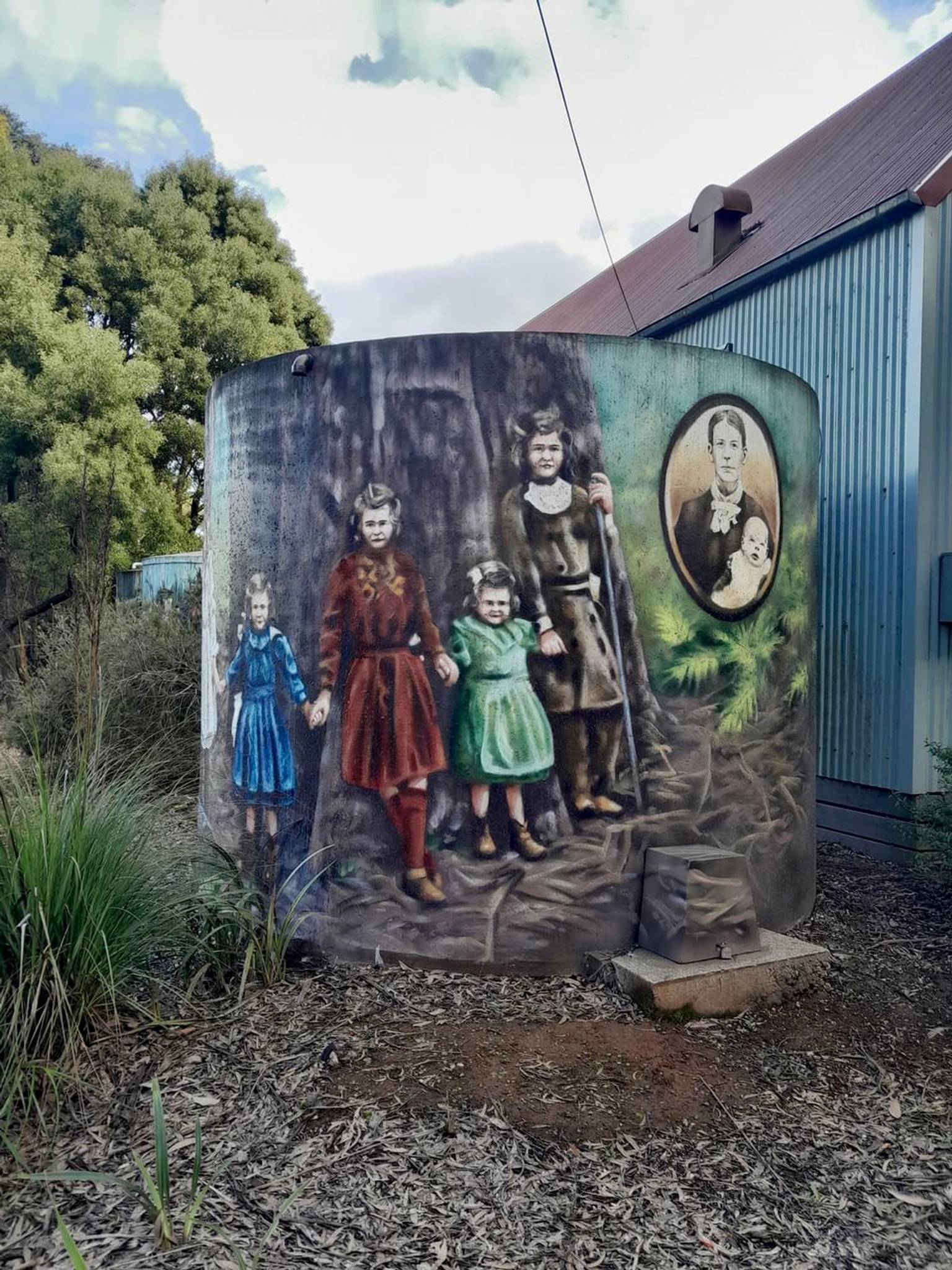 Tim Bowtell, Tim Honey&mdash;Kinglake Historical Murals