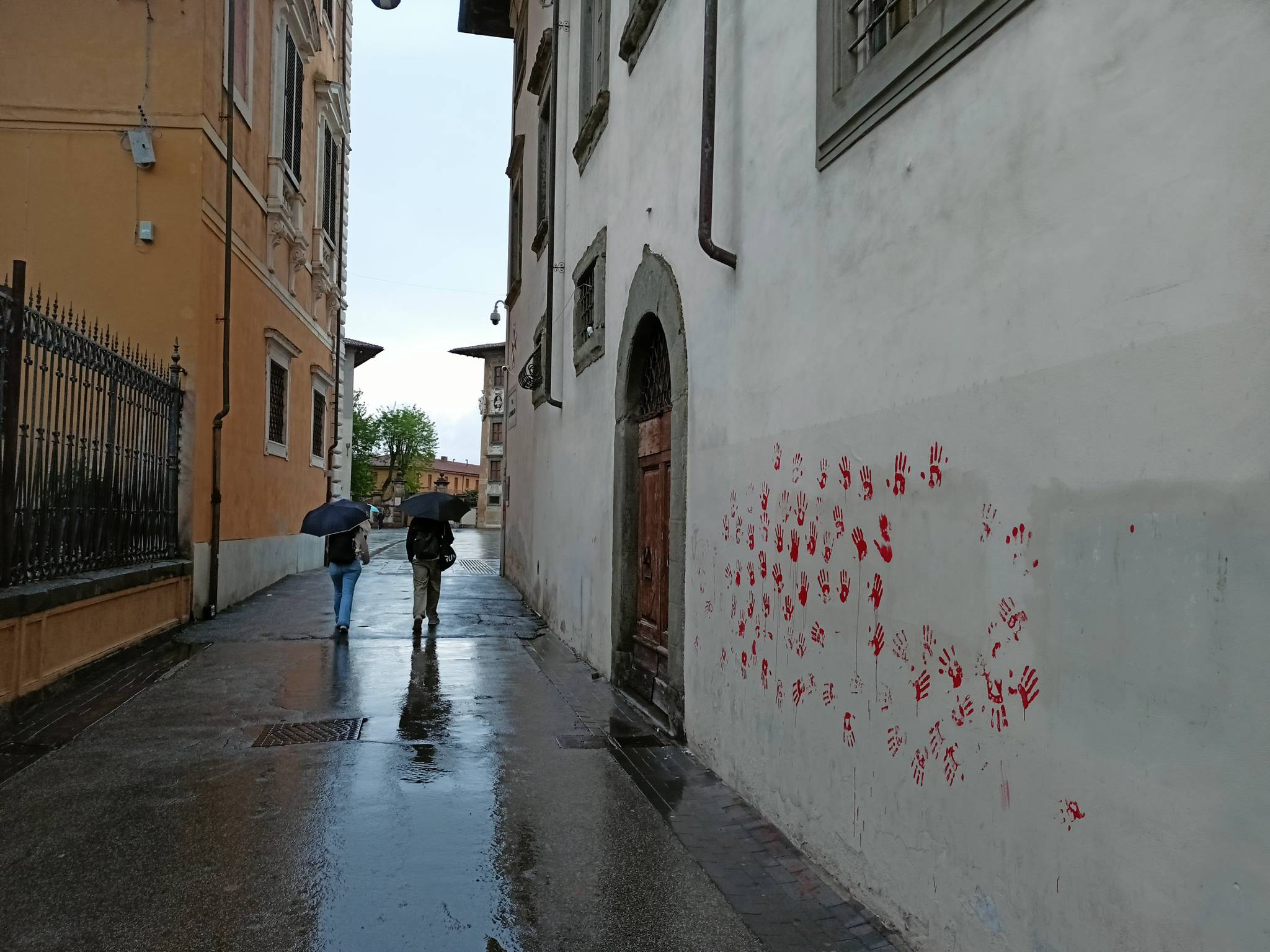 Pisa students&mdash;Bleeding hands