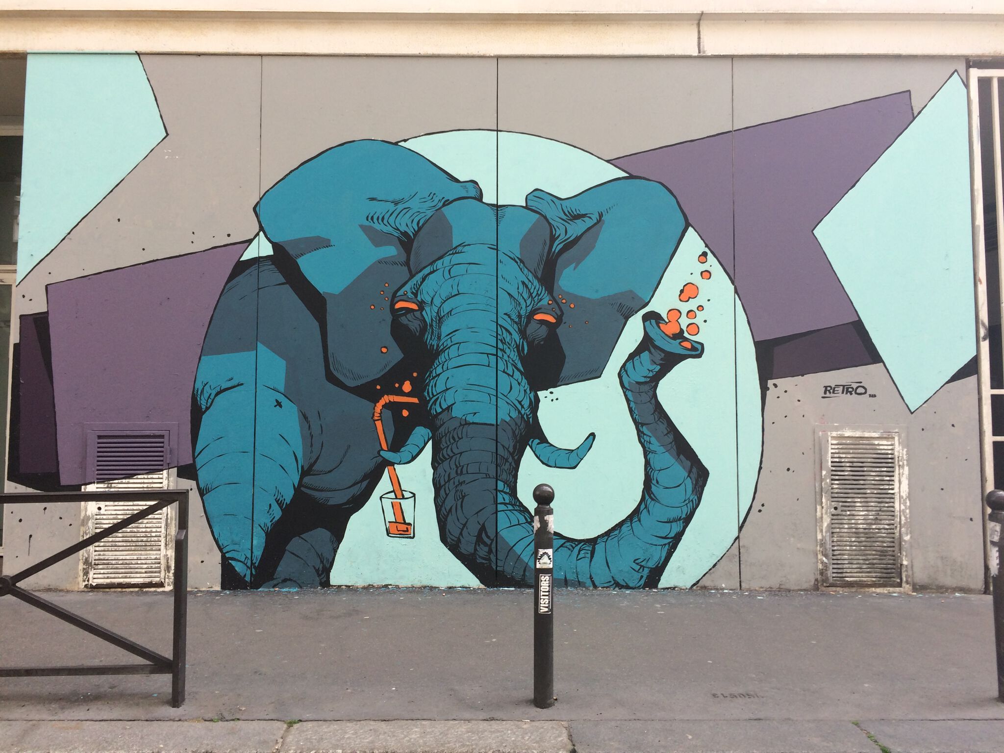 RETRO aka Retrograffitism&mdash;L'éléphant ( limonade bio de Belleville )